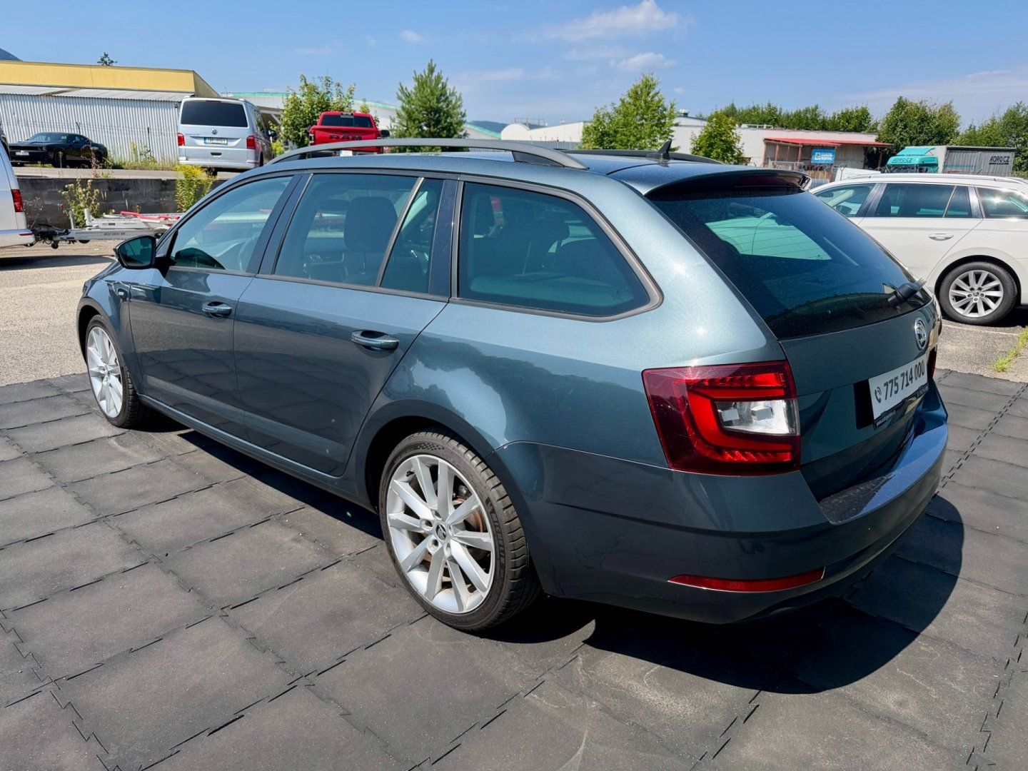 Škoda Octavia, 2.0TDi DSG kessy LED, ACC, DCC - fotka 5