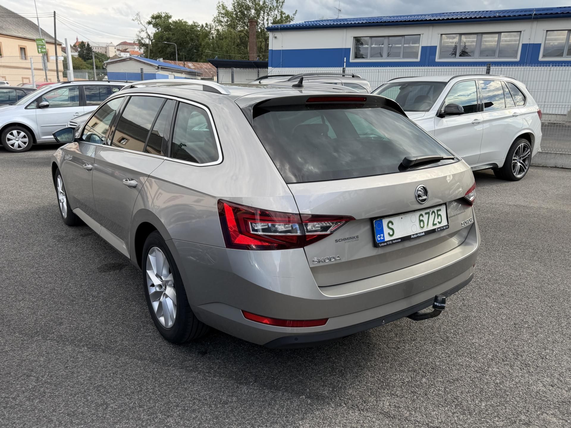 Škoda Superb, 2.0 TDi, 110kw, manual, tažné - fotka 2