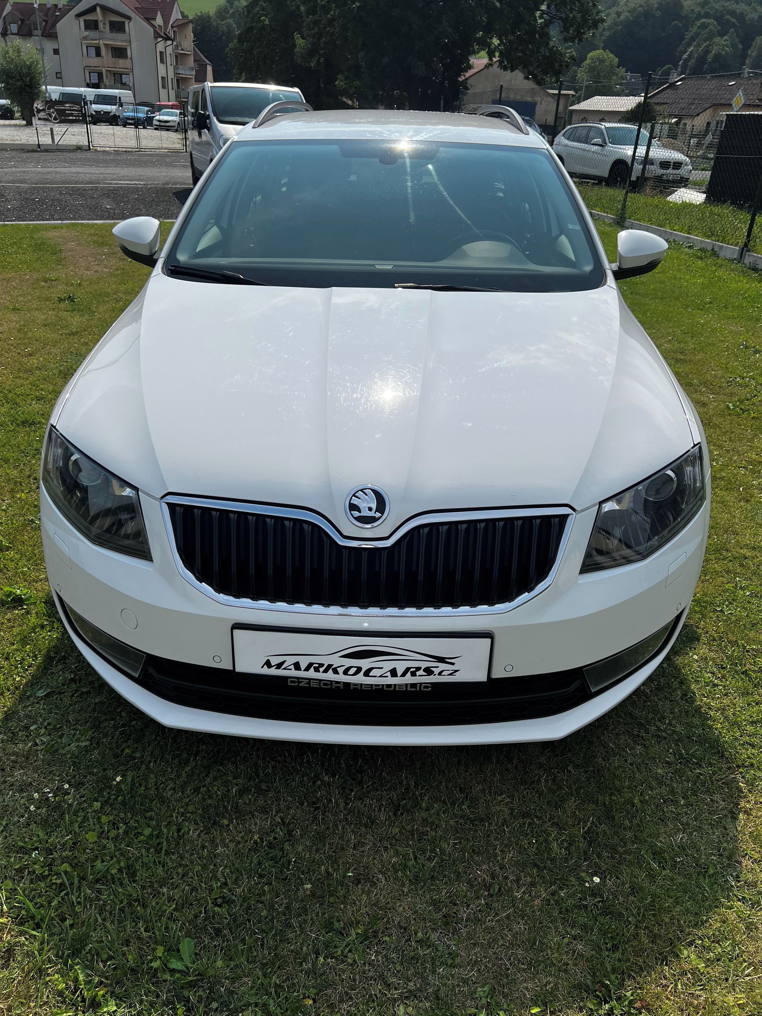 Škoda Octavia, kombi 1.6TDi ELEGANCE - fotka 2