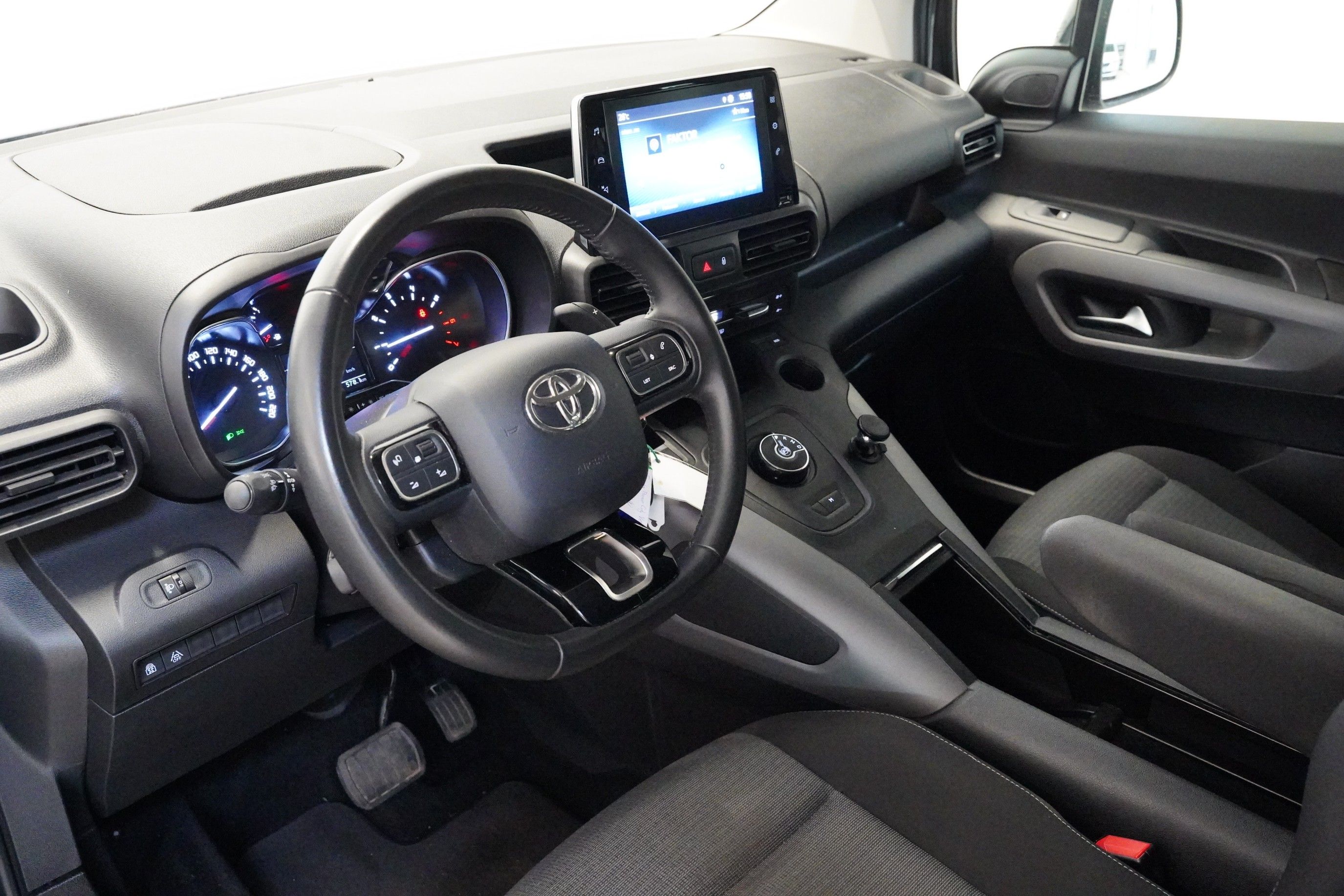 Toyota Proace City Verso, 1.2T 96 kW Family L1 - fotka 5