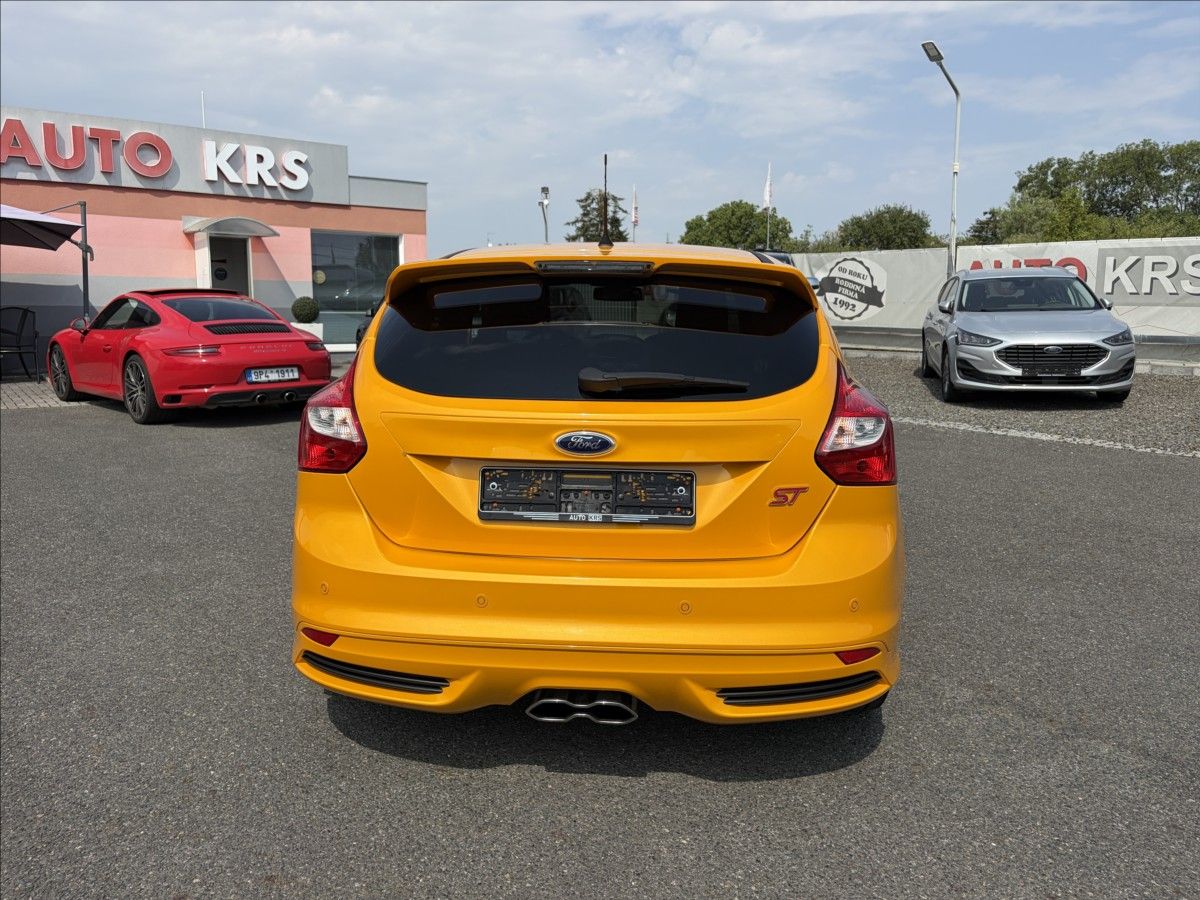 Ford Focus, 2,0 EB 184KW ST, Xenony,Keyfre - fotka 6