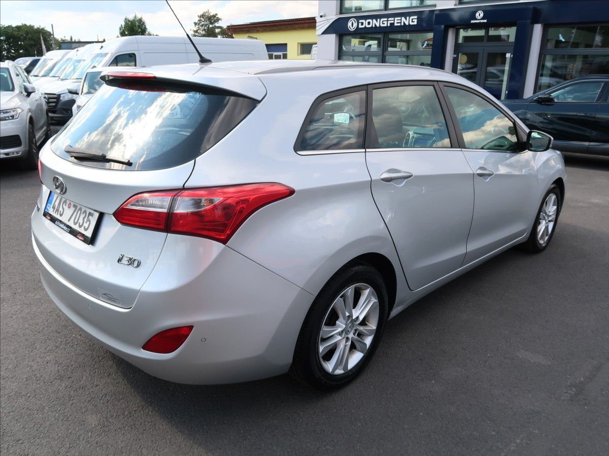 Hyundai i30, 1,6 GDi,99kW,NovéČR,Aut.klima - fotka 3