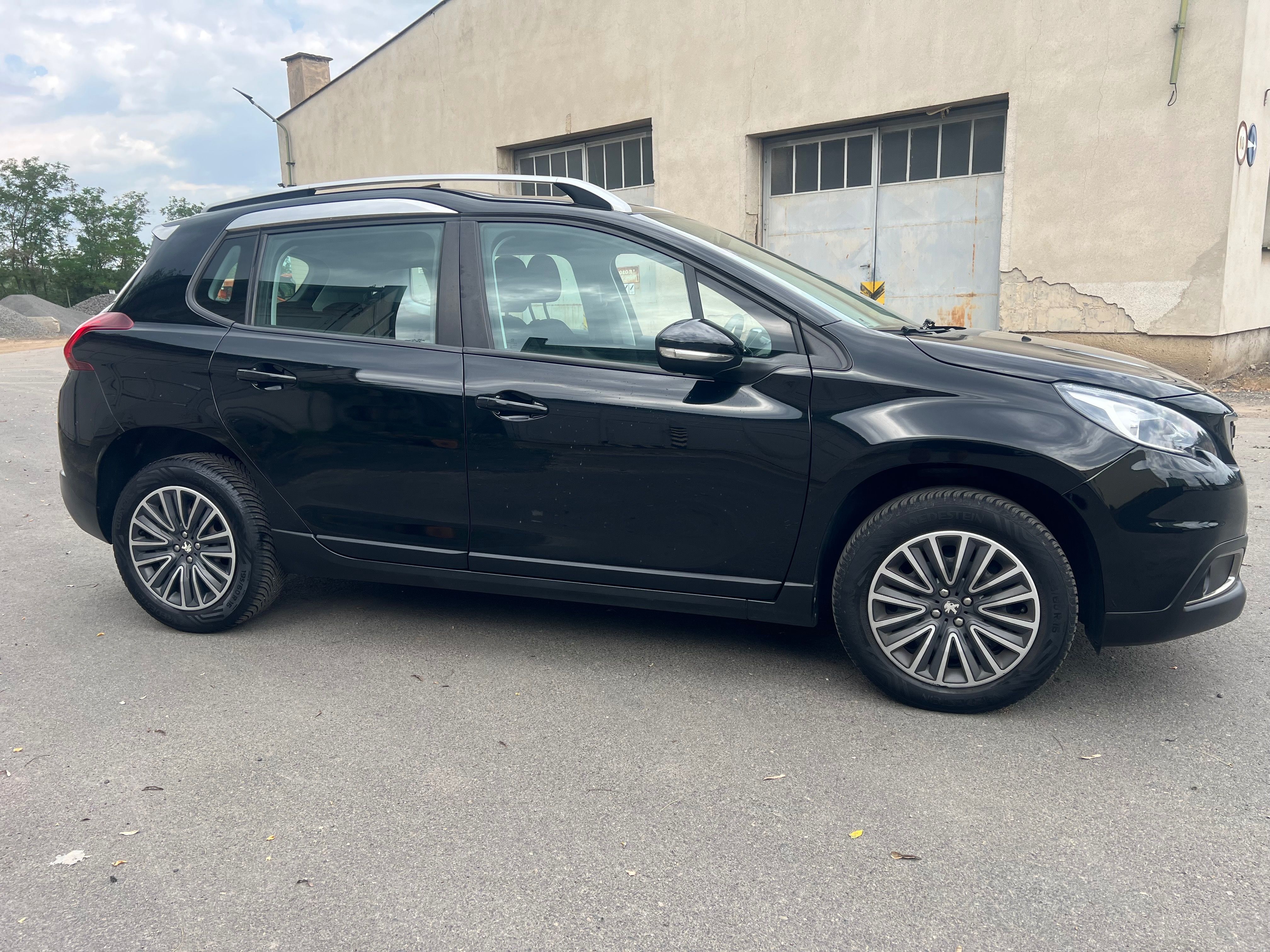 Peugeot 2008, Automat Navi tažné 81 kw - fotka 4