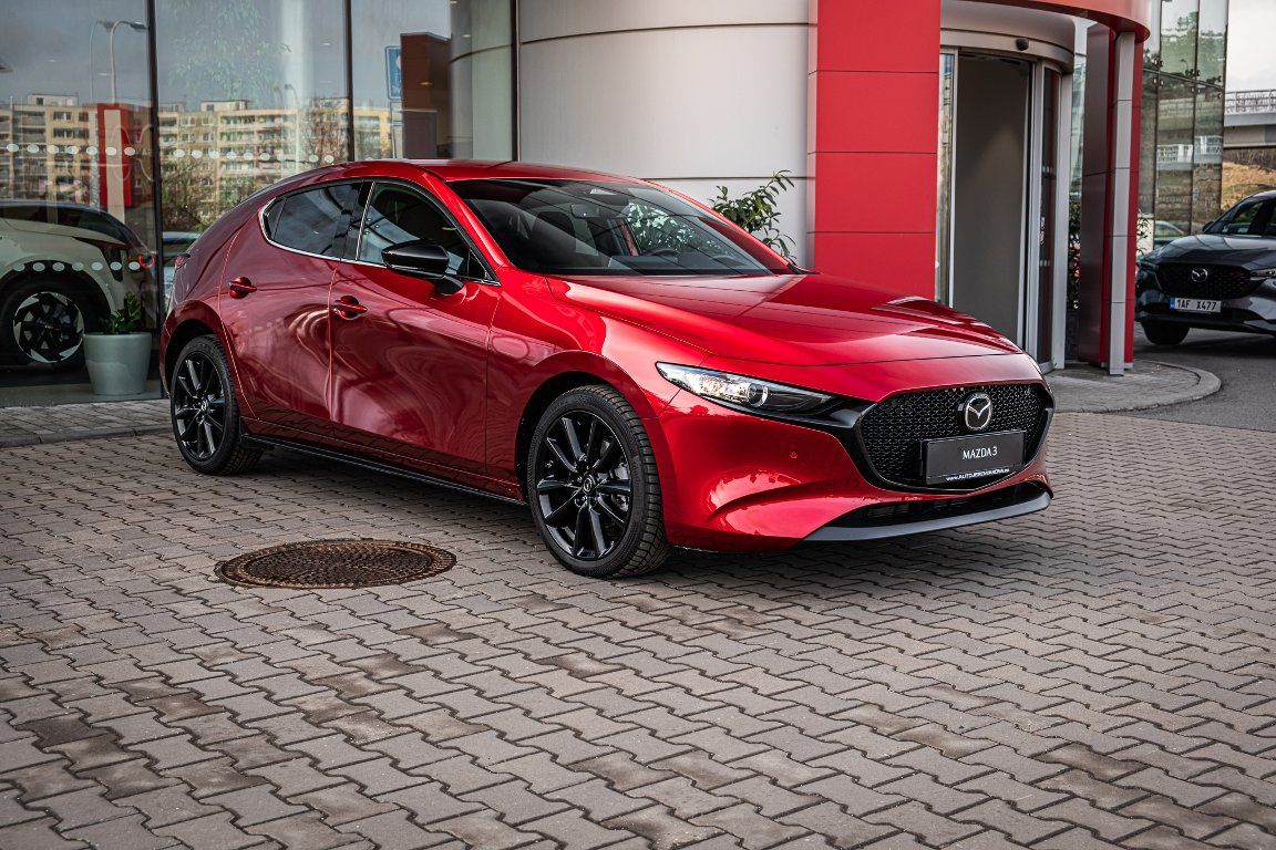 Mazda 3, 2.5 G140 6MT 4x2 Homura - fotka 2