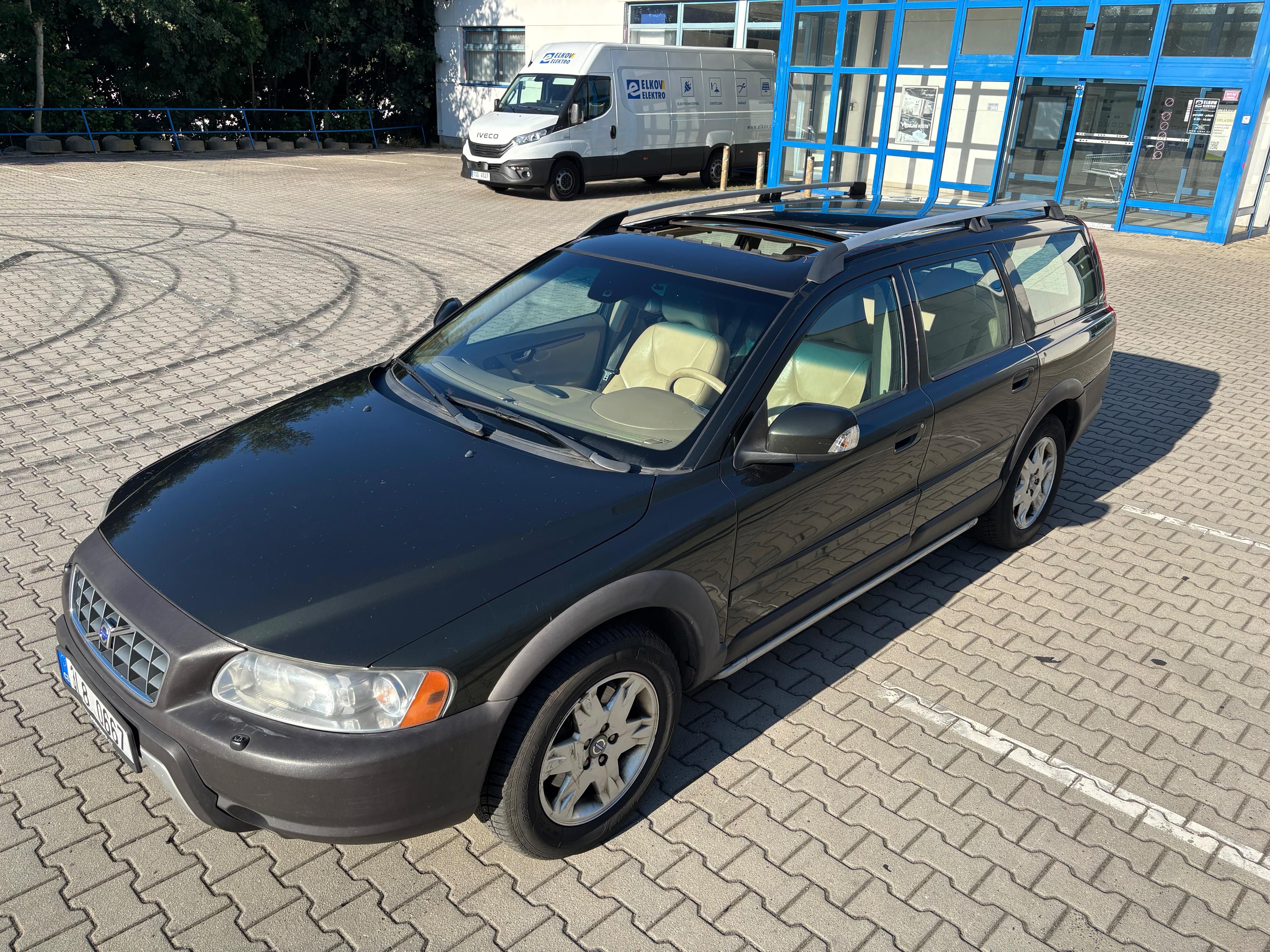 Volvo XC70, 2.4l diesel,136kW, manuál