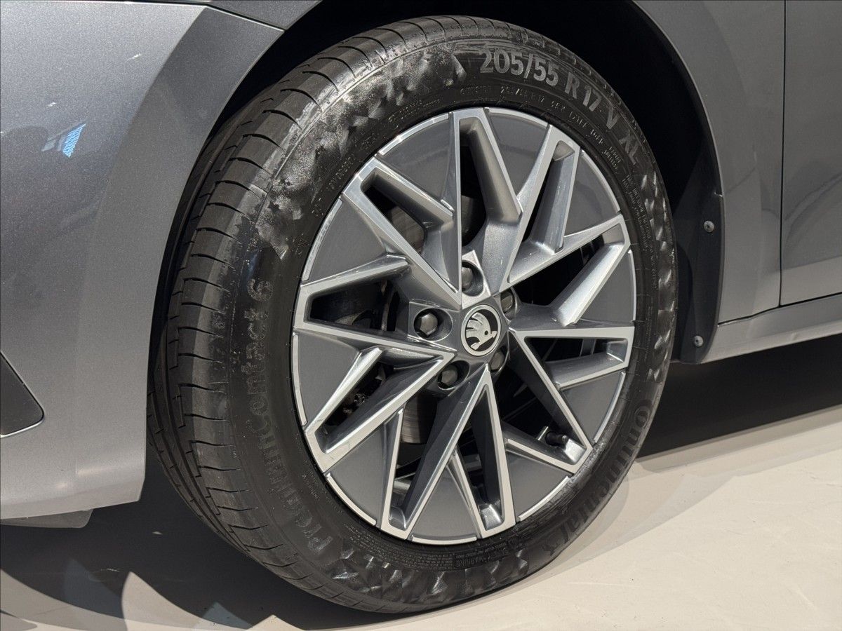 Škoda Octavia, 2,0 TDi  DSG Tour Virtual LED - fotka 6