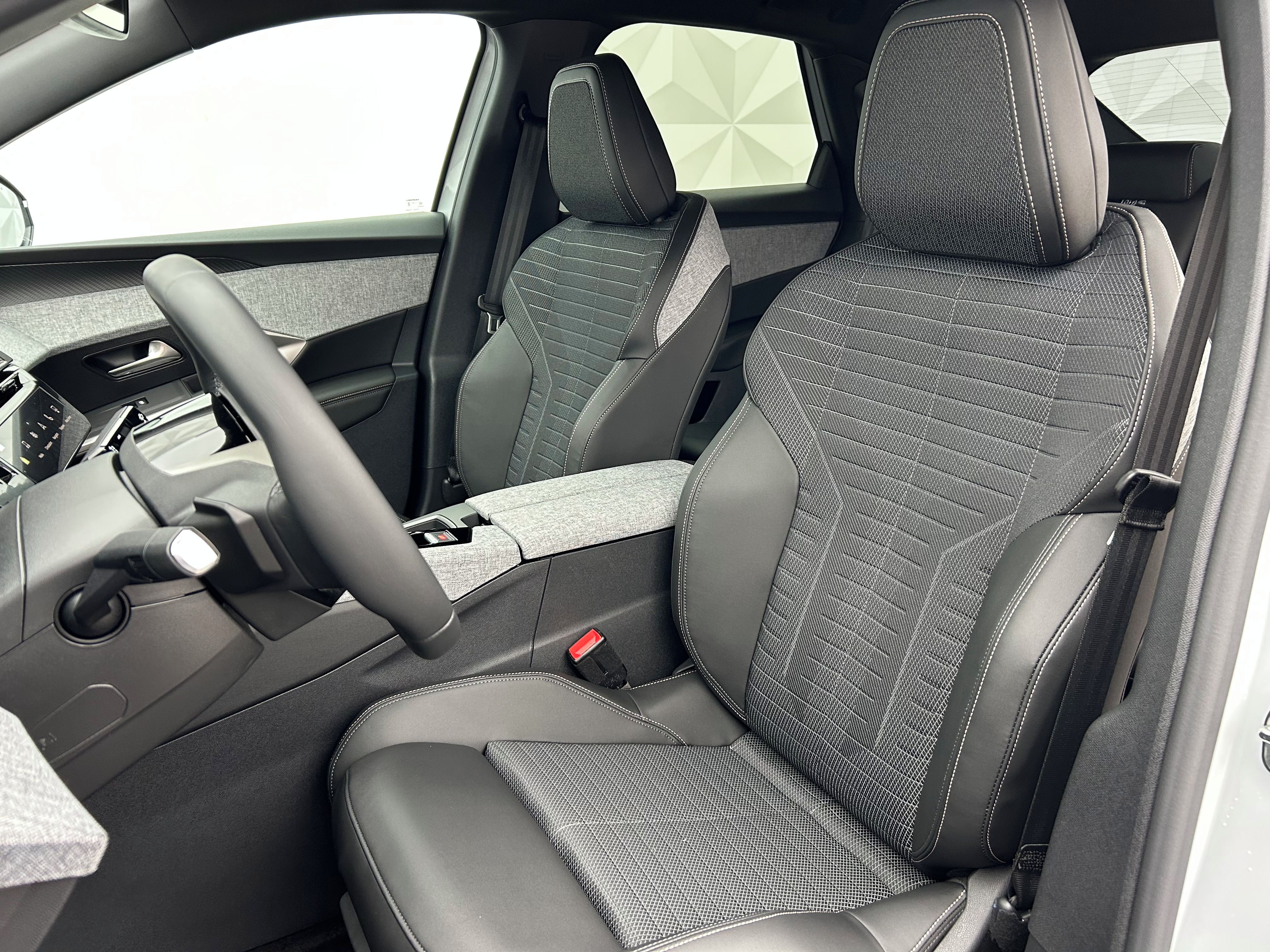 Peugeot 3008, ALLURE Hybrid 145 e-DCS6 - fotka 5