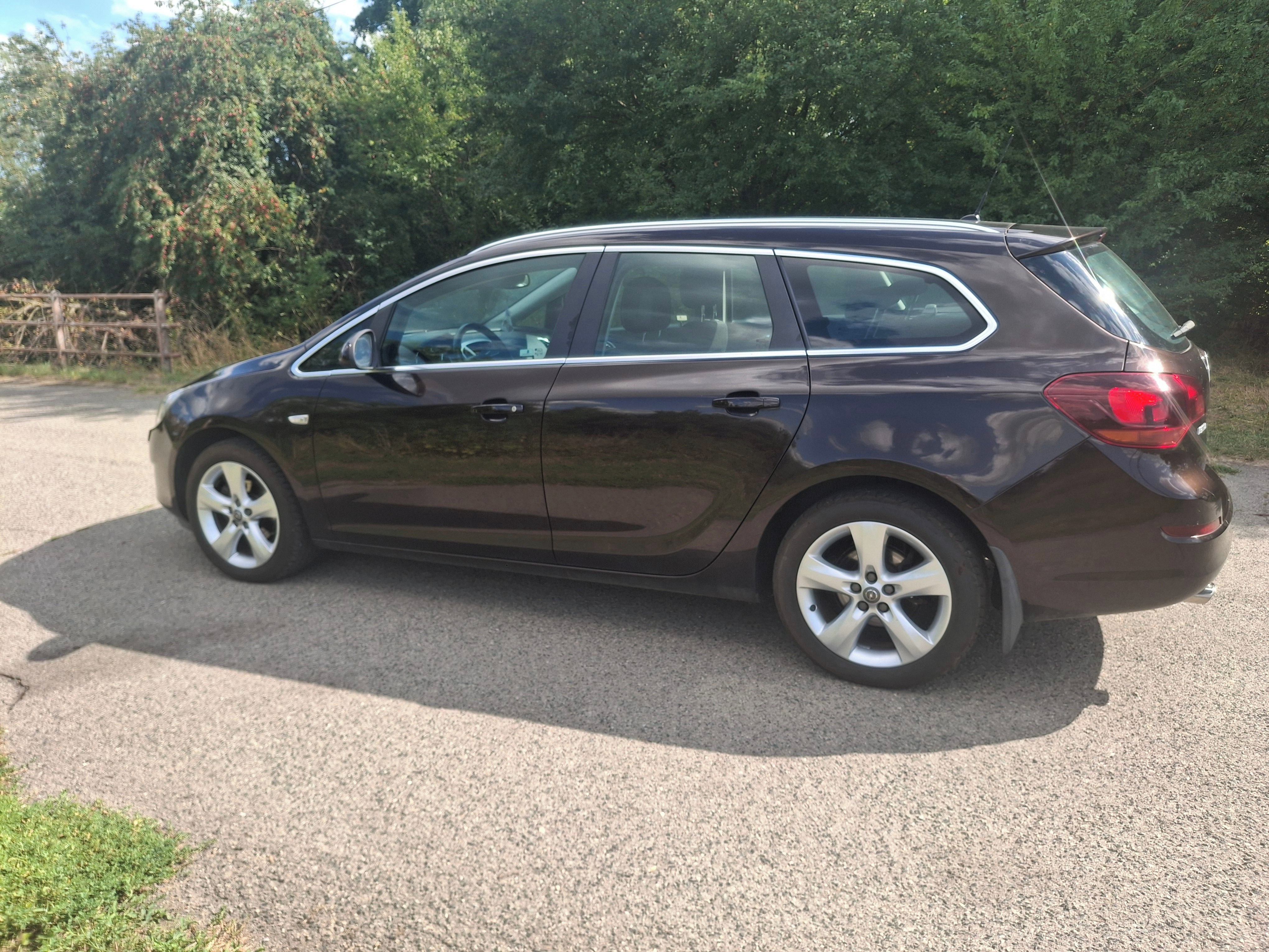 Opel Astra, OPEL ASTRA J ST 1,4 TURBO - fotka 2