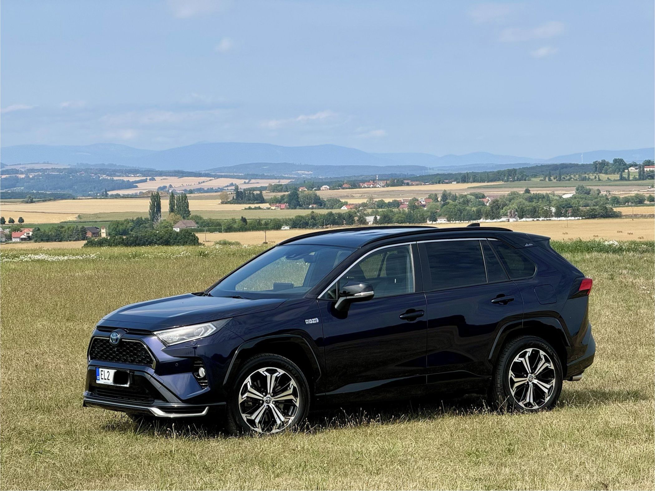 Toyota Rav4, 2.5Plug-in 306k 4x4 SELECTION - fotka 2