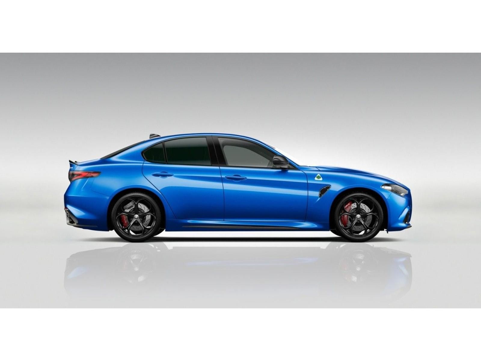 Alfa Romeo Giulia, 2.9 V6 BiTurbo 520k QV Carbon - fotka 2