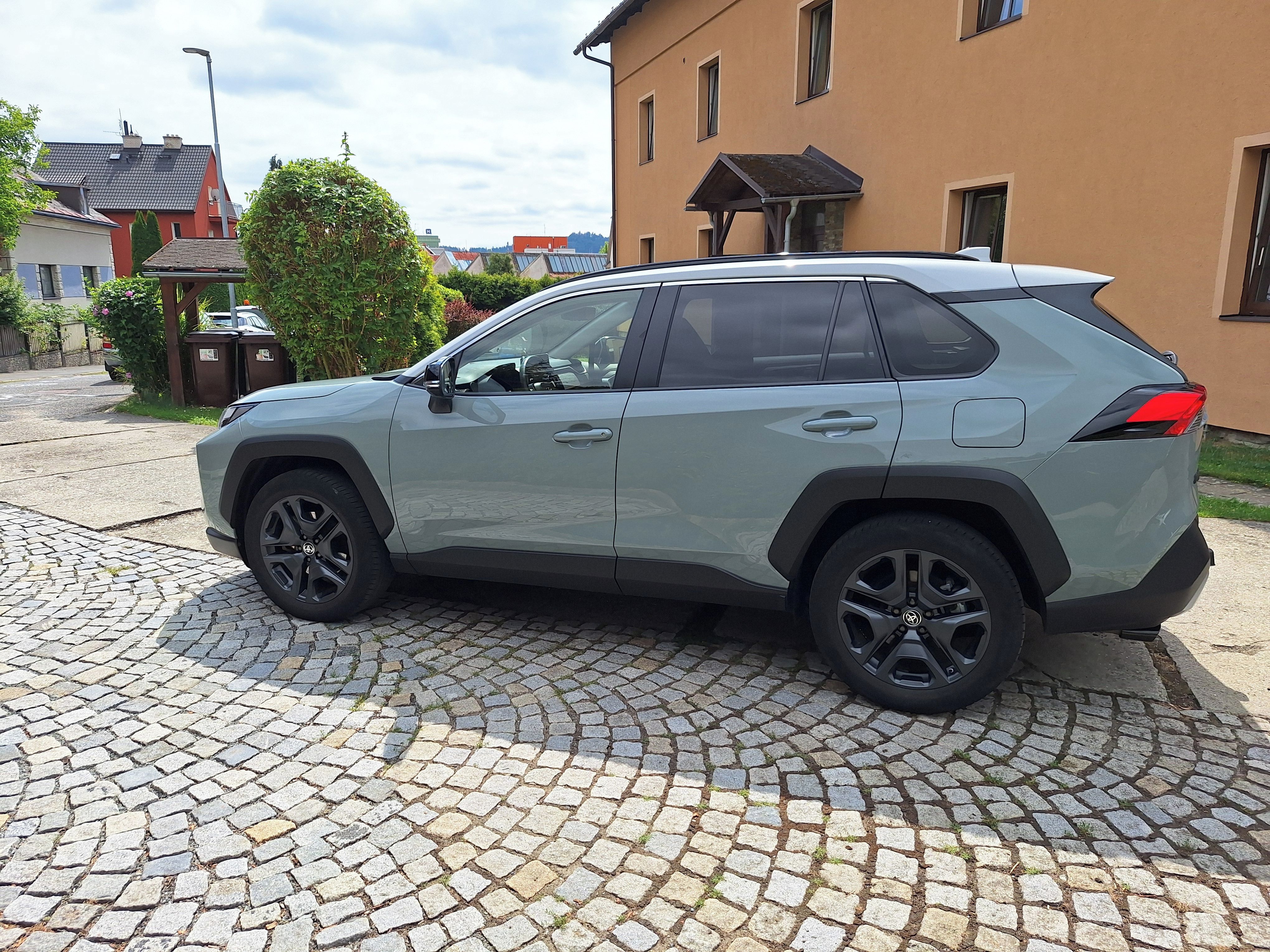Toyota Rav4 - fotka 3
