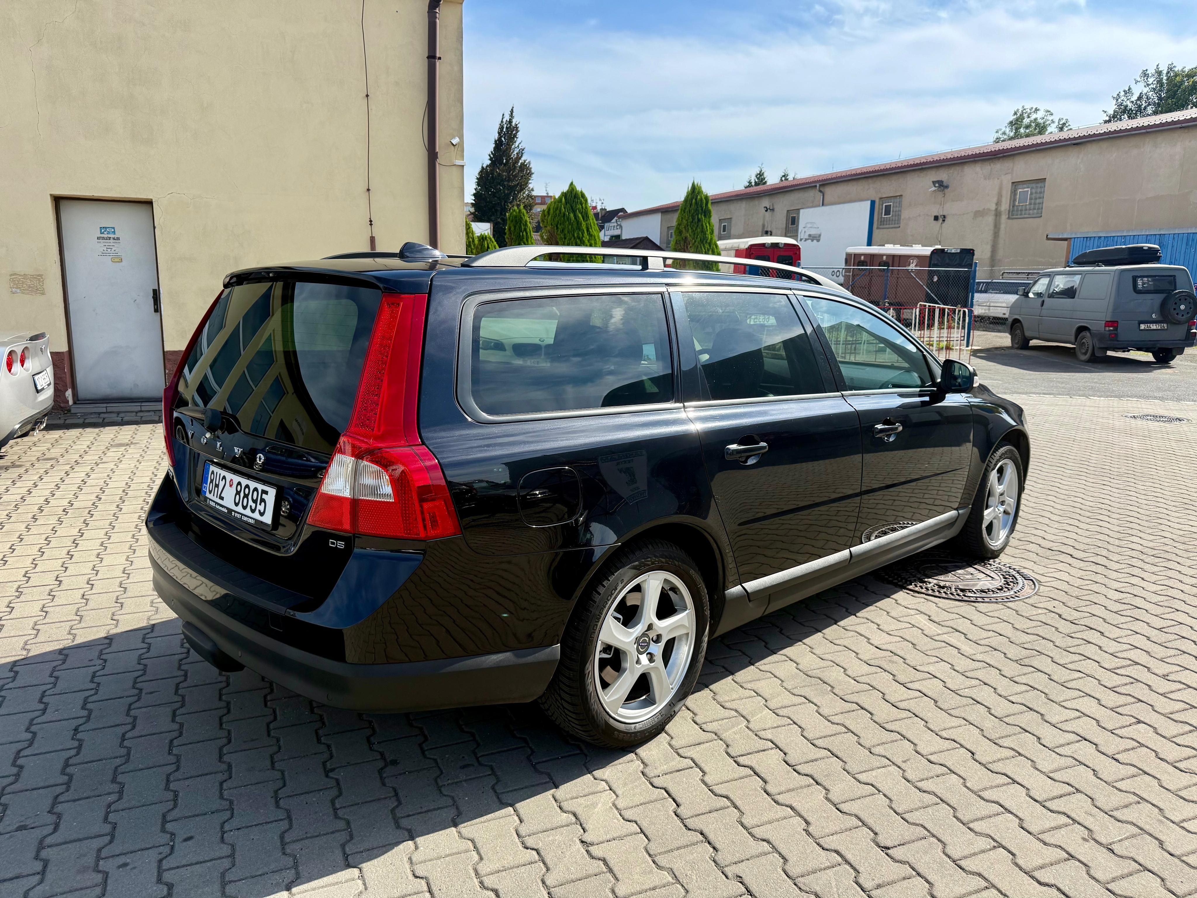Volvo V70, 2.4 D5 136KW momentum - fotka 4