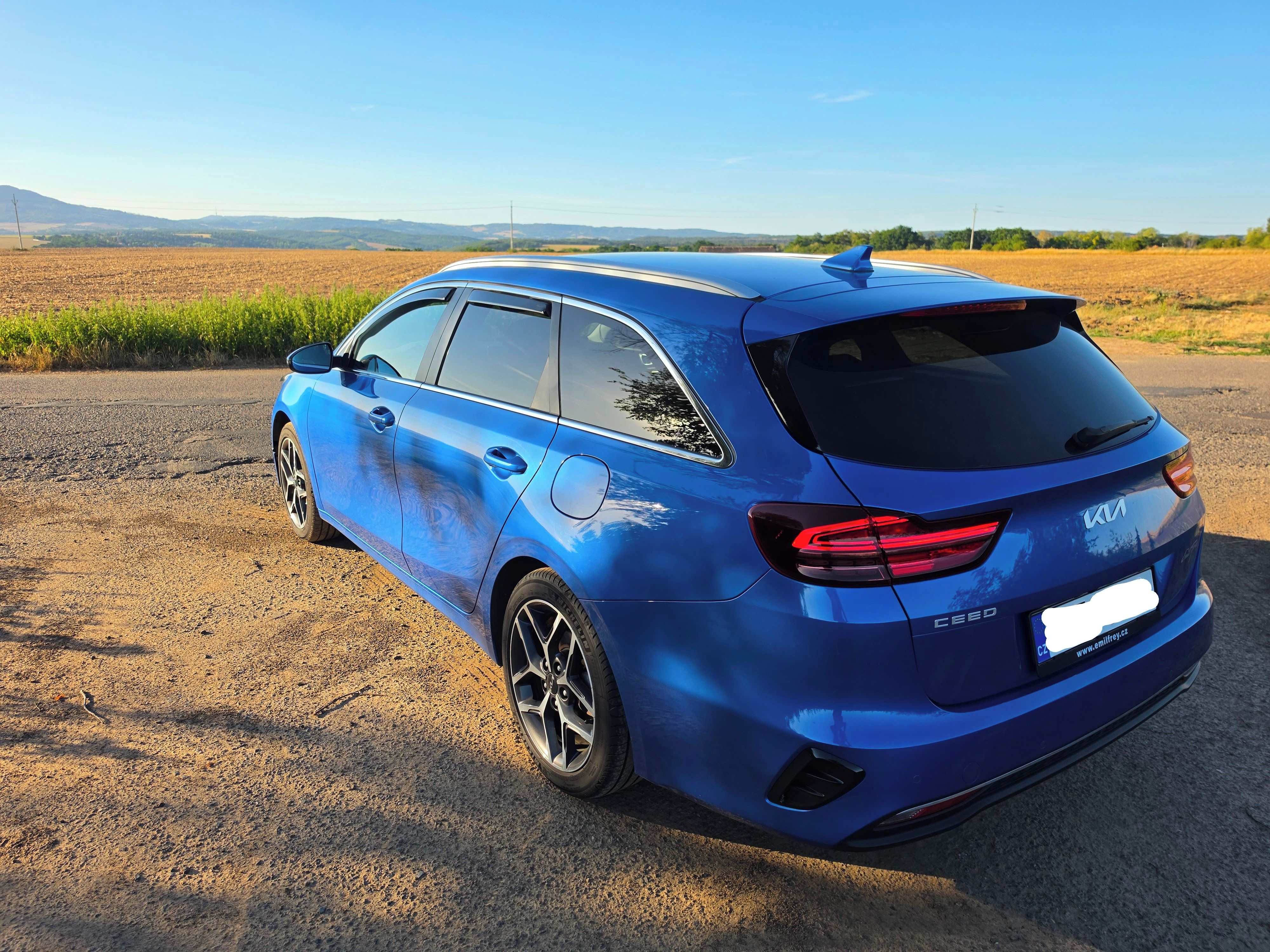 Kia Cee´d, 1.5T-GDi 118 kW, TOP, JBL, ALU - fotka 5