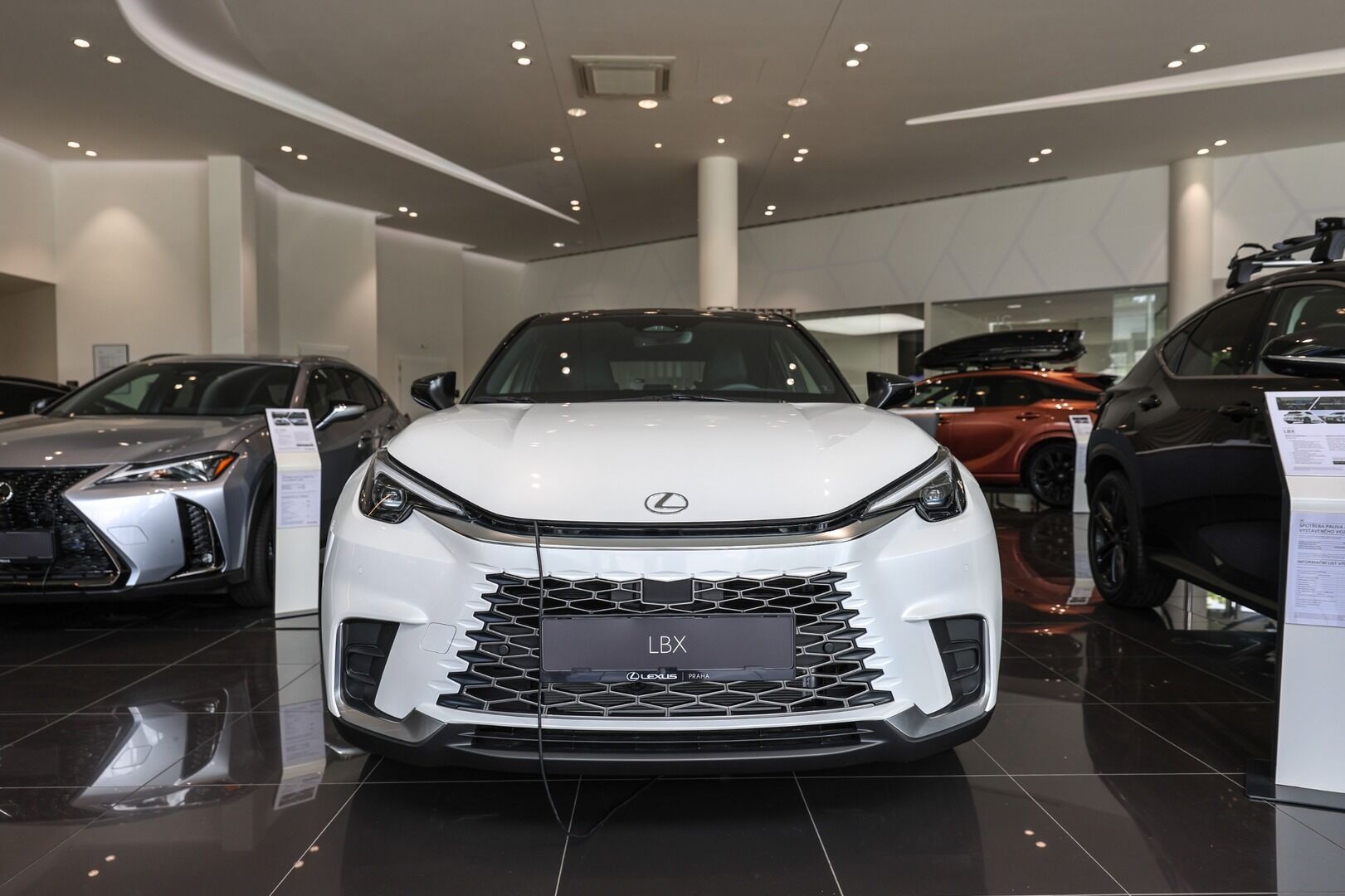 Lexus LBX, 1.5L HEV EMOTION TECH - fotka 2