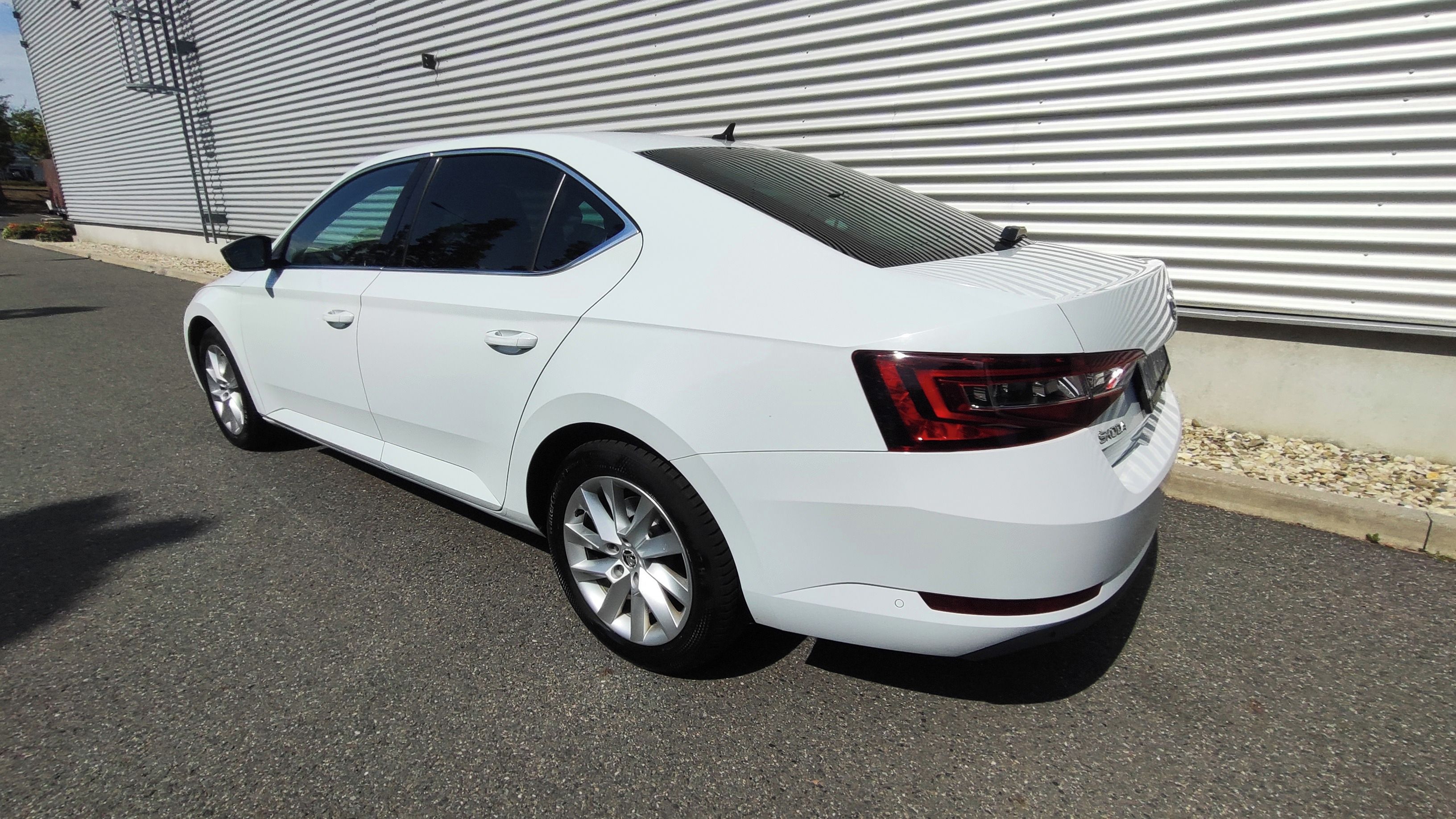 Škoda Superb, 1.6 TDI DSG 88 kW Style   DPH - fotka 3