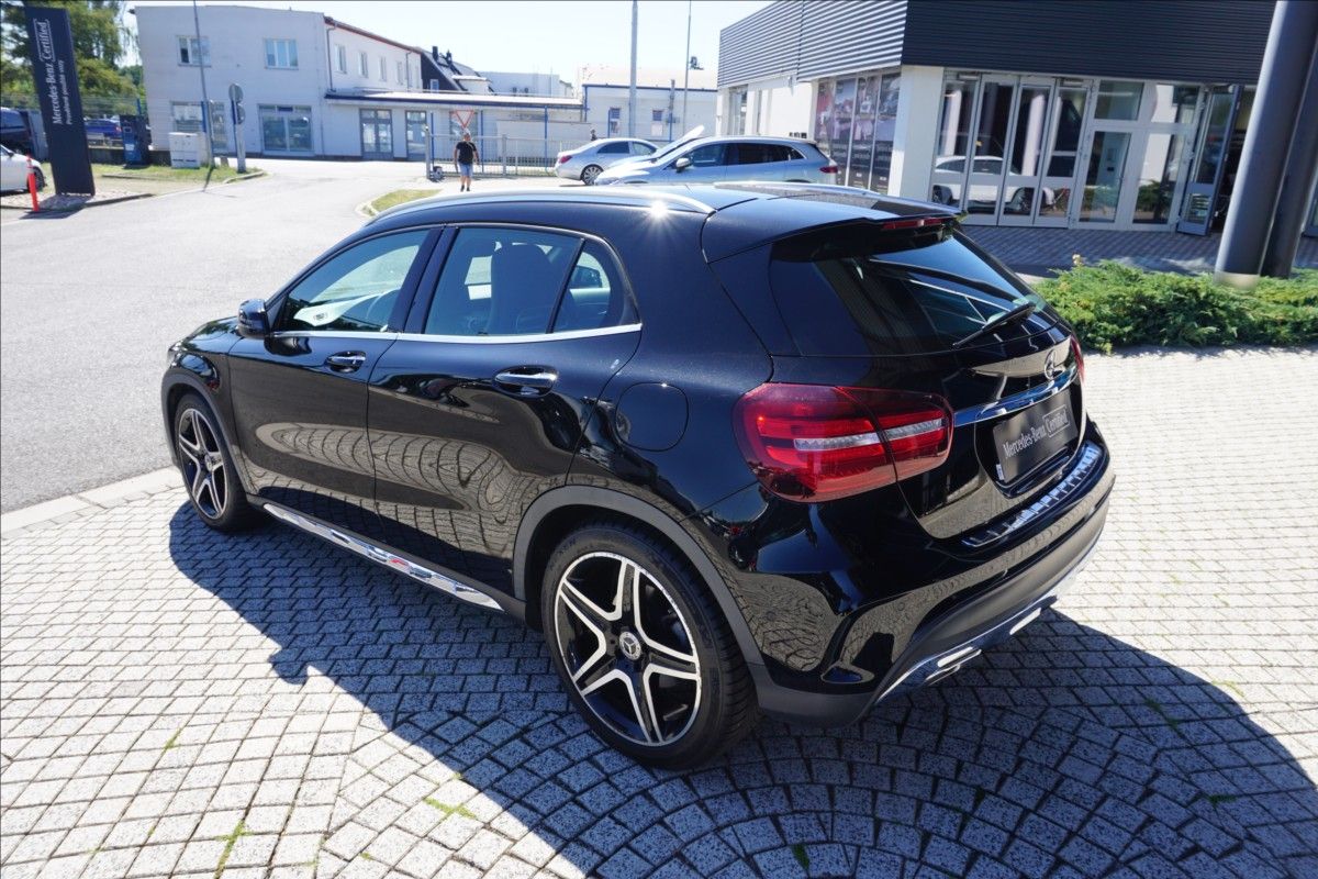 Mercedes-Benz GLA, 2,1 220d 4M 1.maj ČR - fotka 4