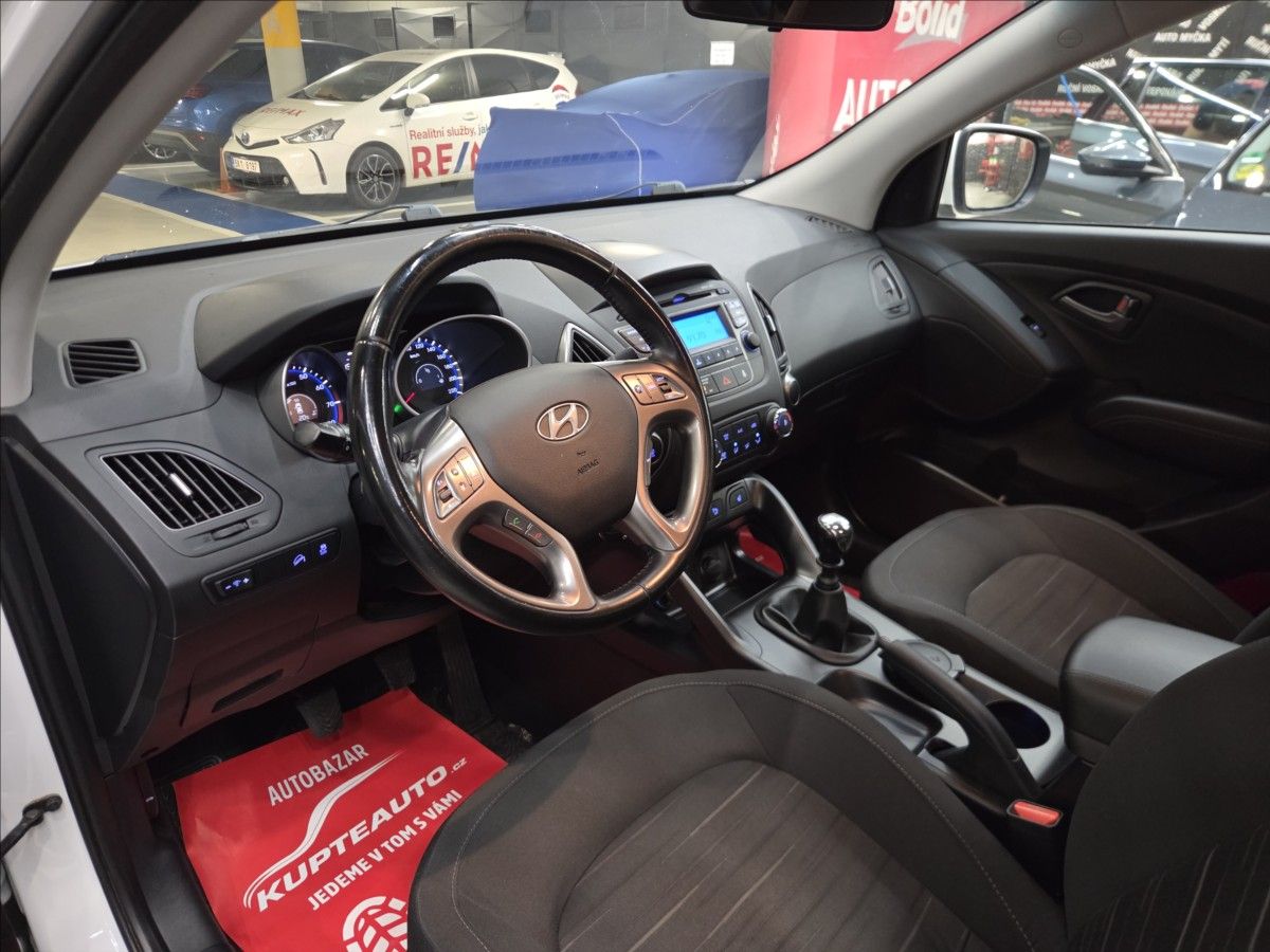 Hyundai ix35, 1,6 i - tažné + LED - fotka 5