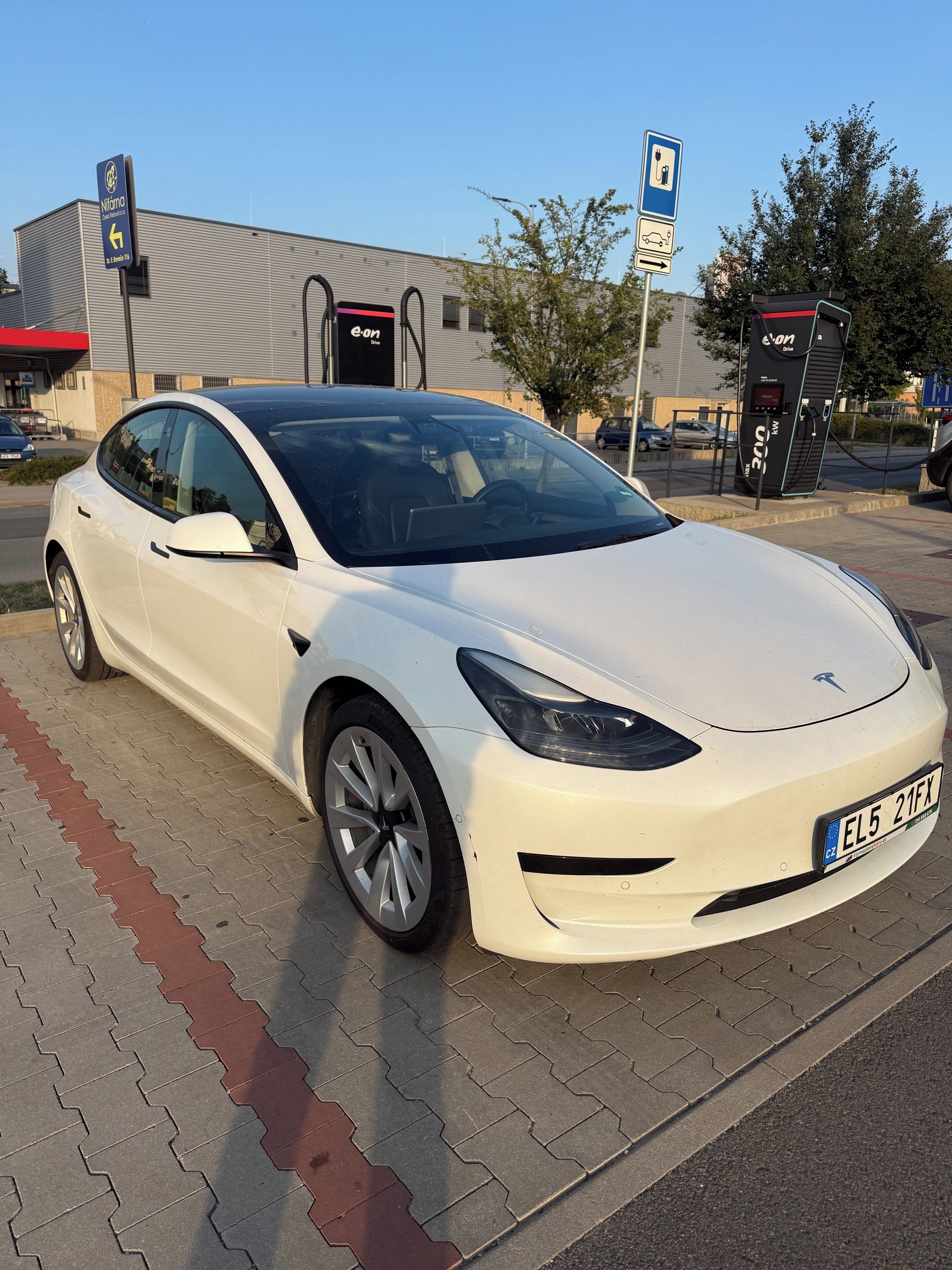 Tesla Model 3, LFP, SoH 92 %, tažné, DPH - fotka 4