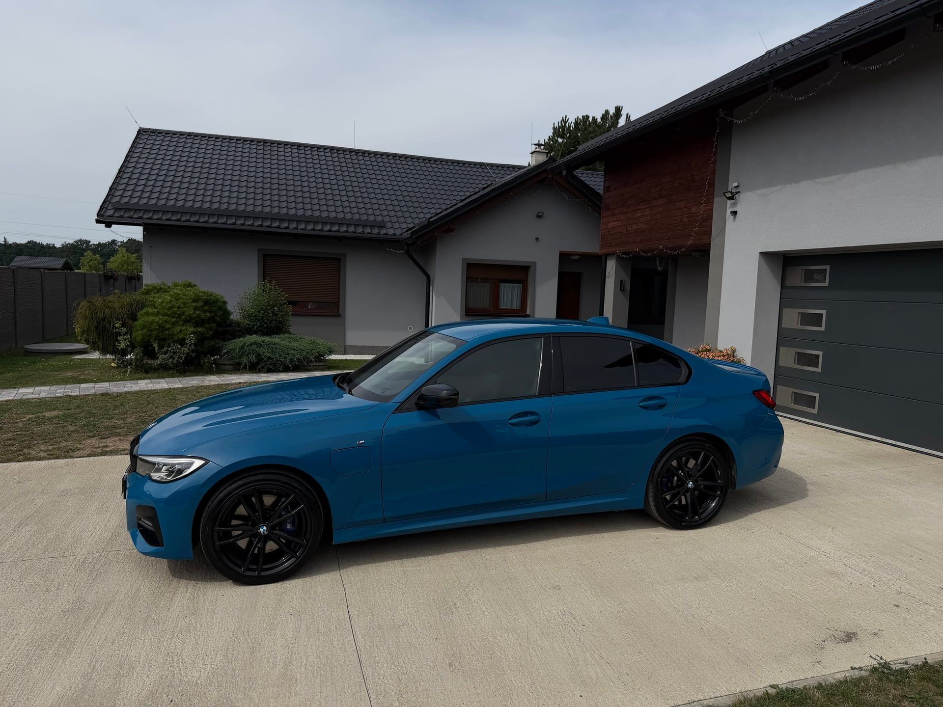 BMW Řada 3, 330e/Individual/záruka/G20 - fotka 5