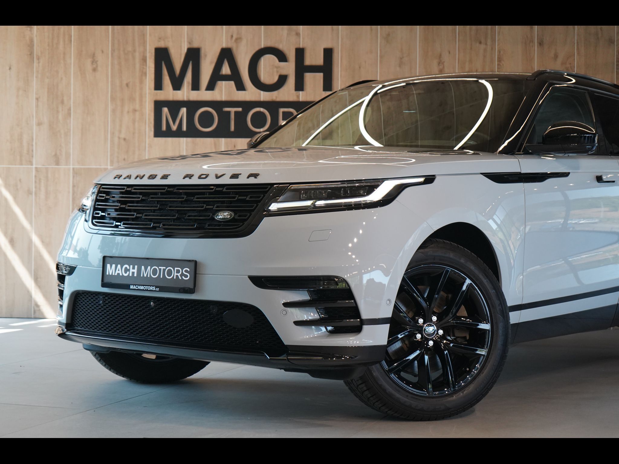 Land Rover Range Rover Velar, D300 AWD Dynamic SE, Tažné - fotka 2