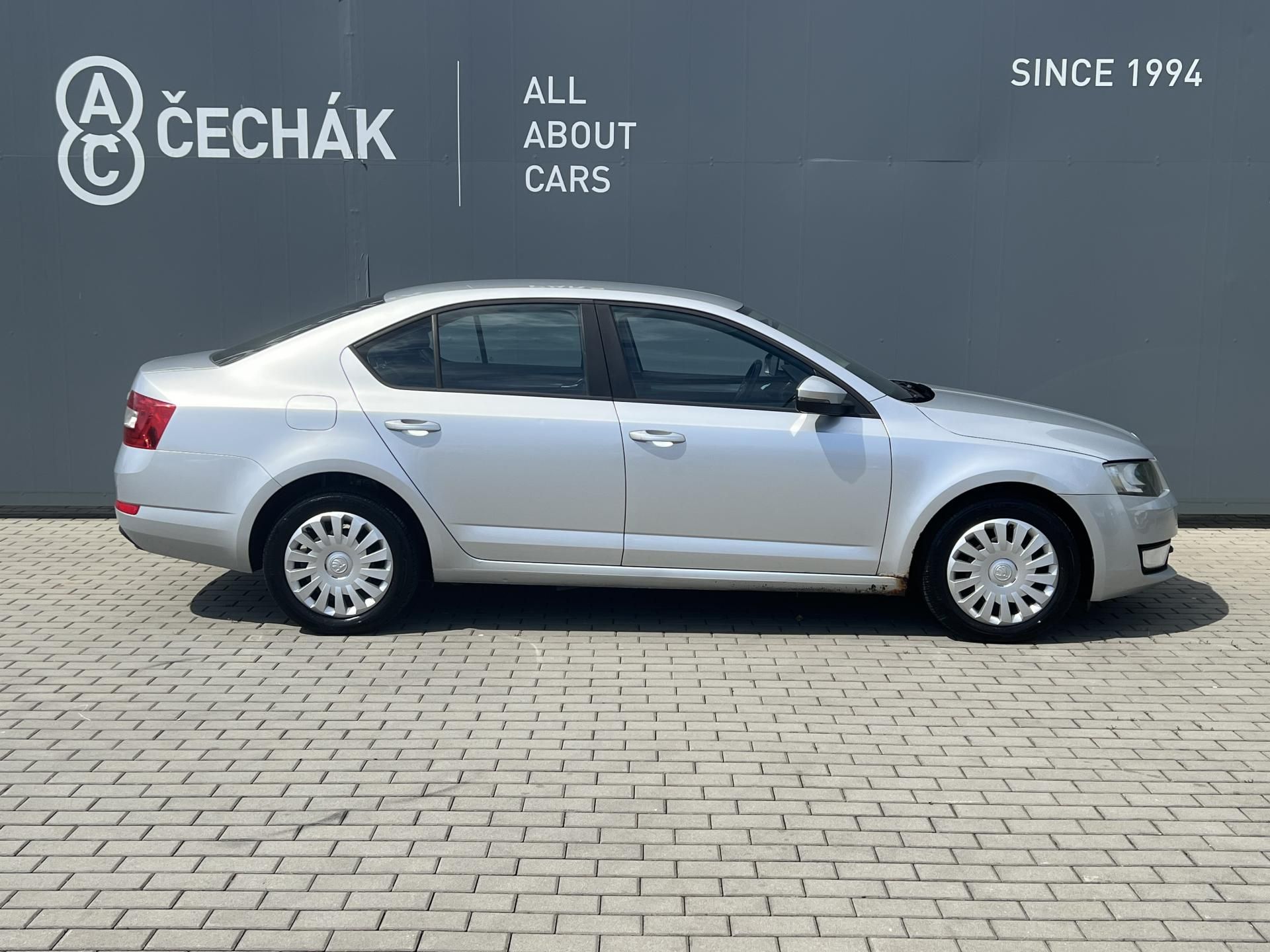 Škoda Octavia, 1,6TDi CR 77kW AMBITION - fotka 4