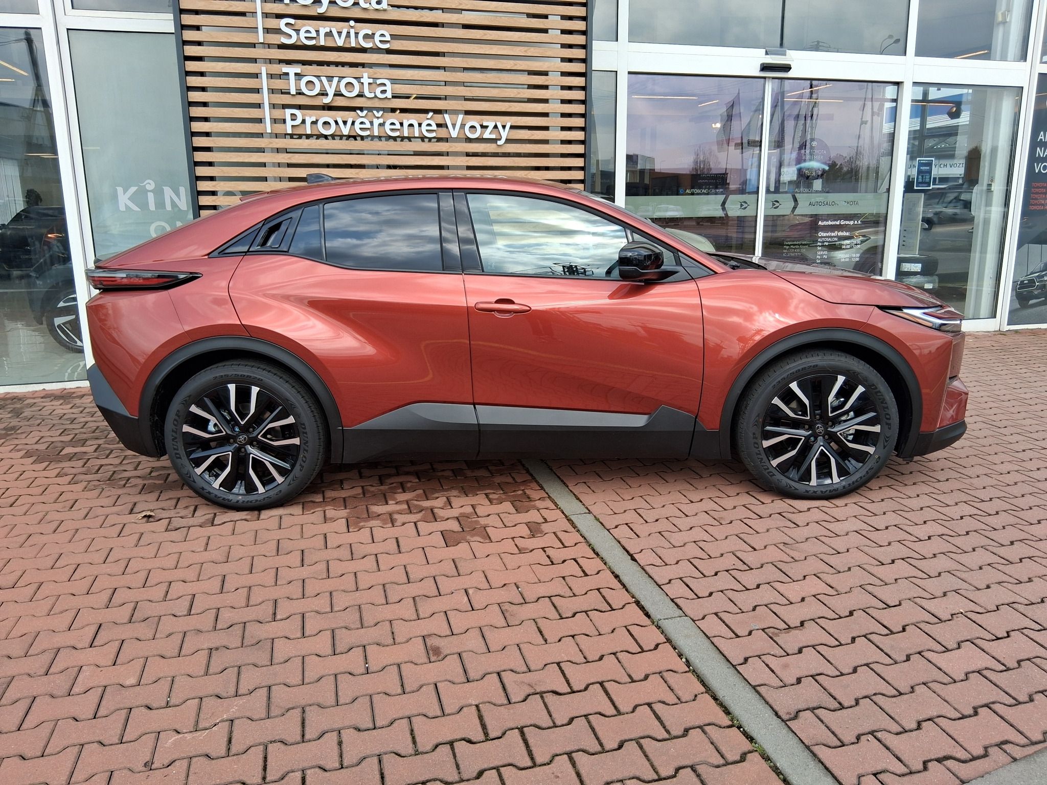 Toyota C-HR, C-HR+ 224K Style + Dynamic - fotka 4