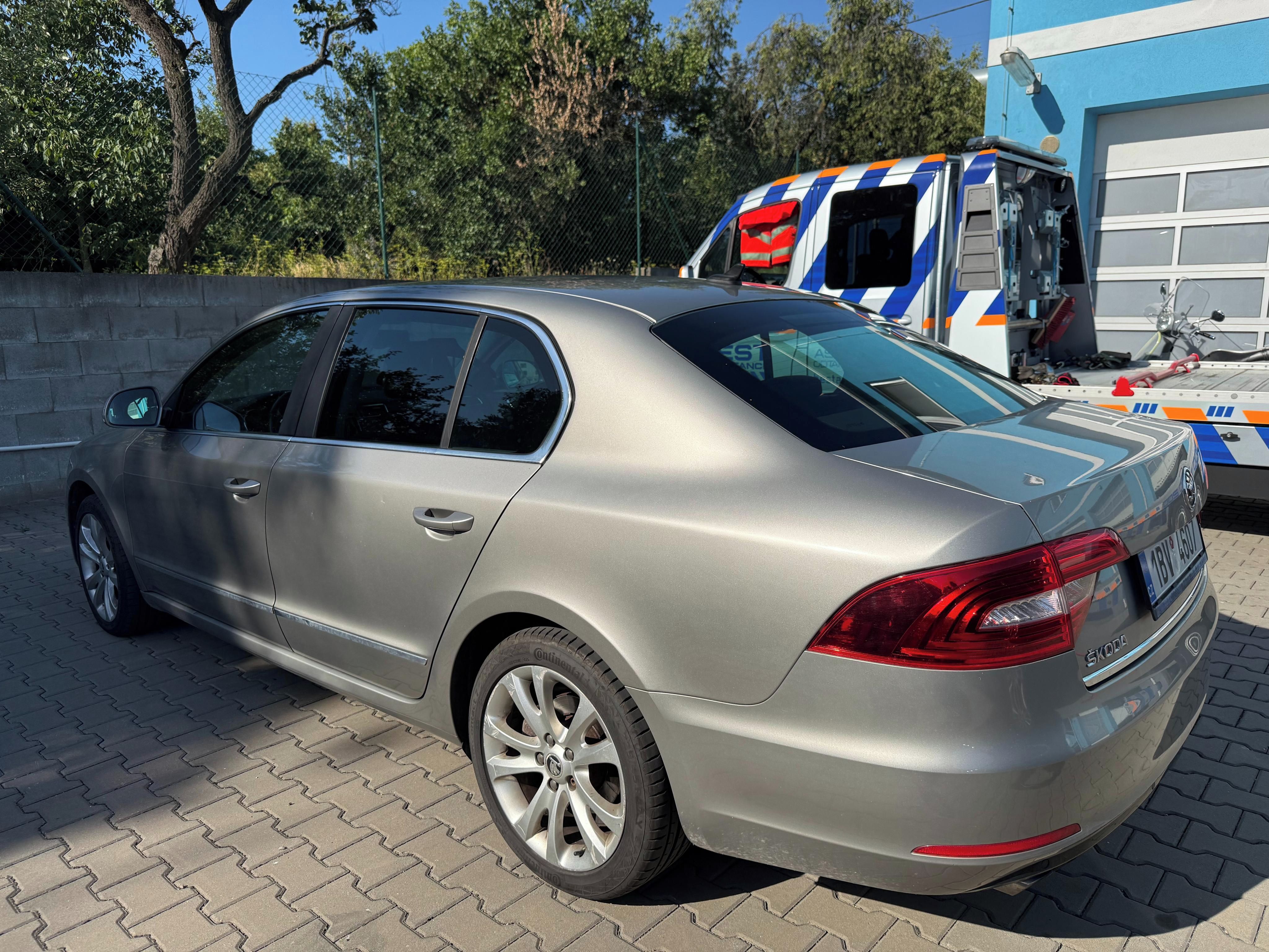 Škoda Superb, 2.0 TDi 125Kw DSG - fotka 5