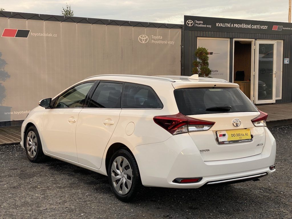 Toyota Auris, 1.4D, ČR, Active, manual - fotka 4