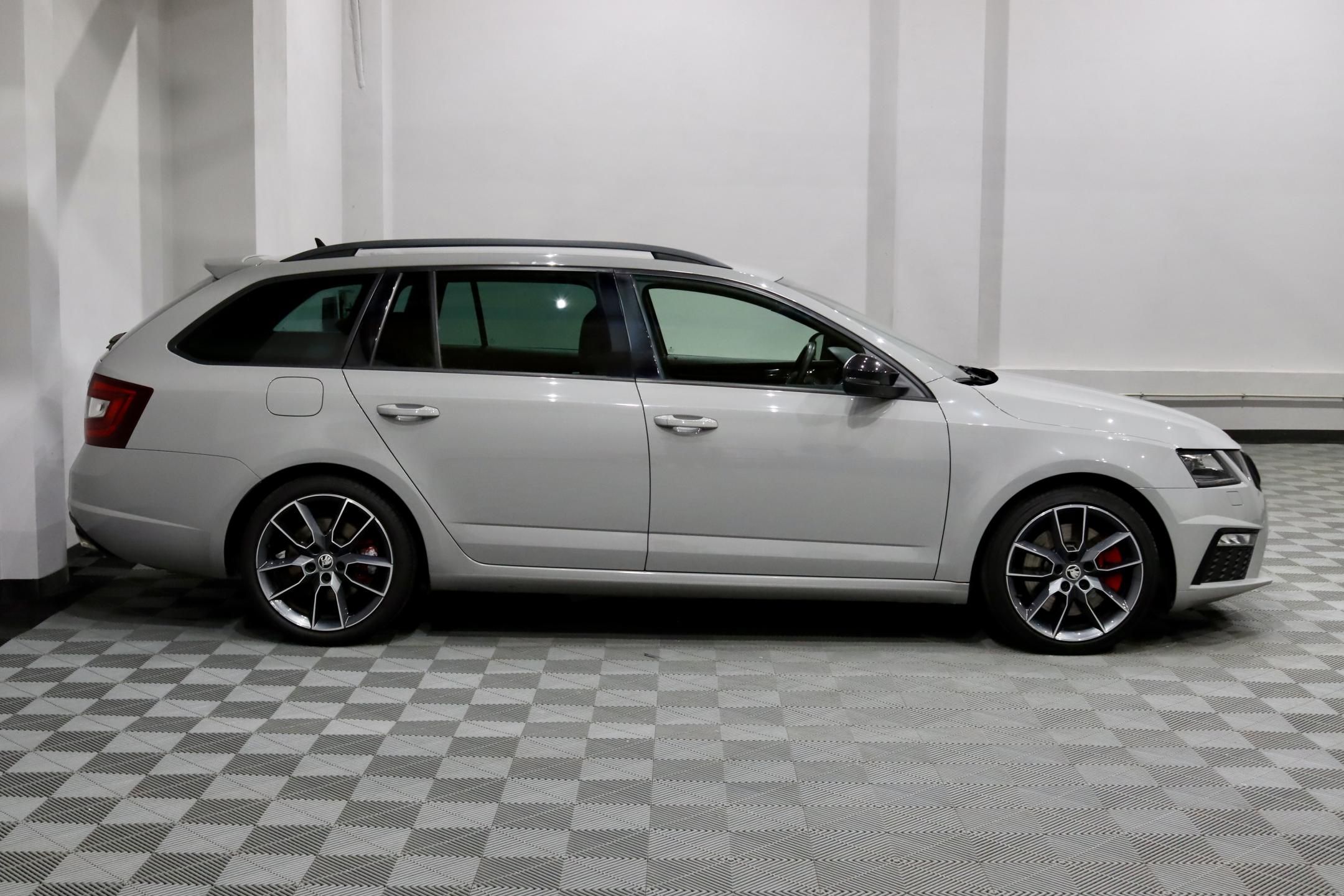 Škoda Octavia, 3 FL 2.0 TSI 180 kW DSG RS - fotka 4