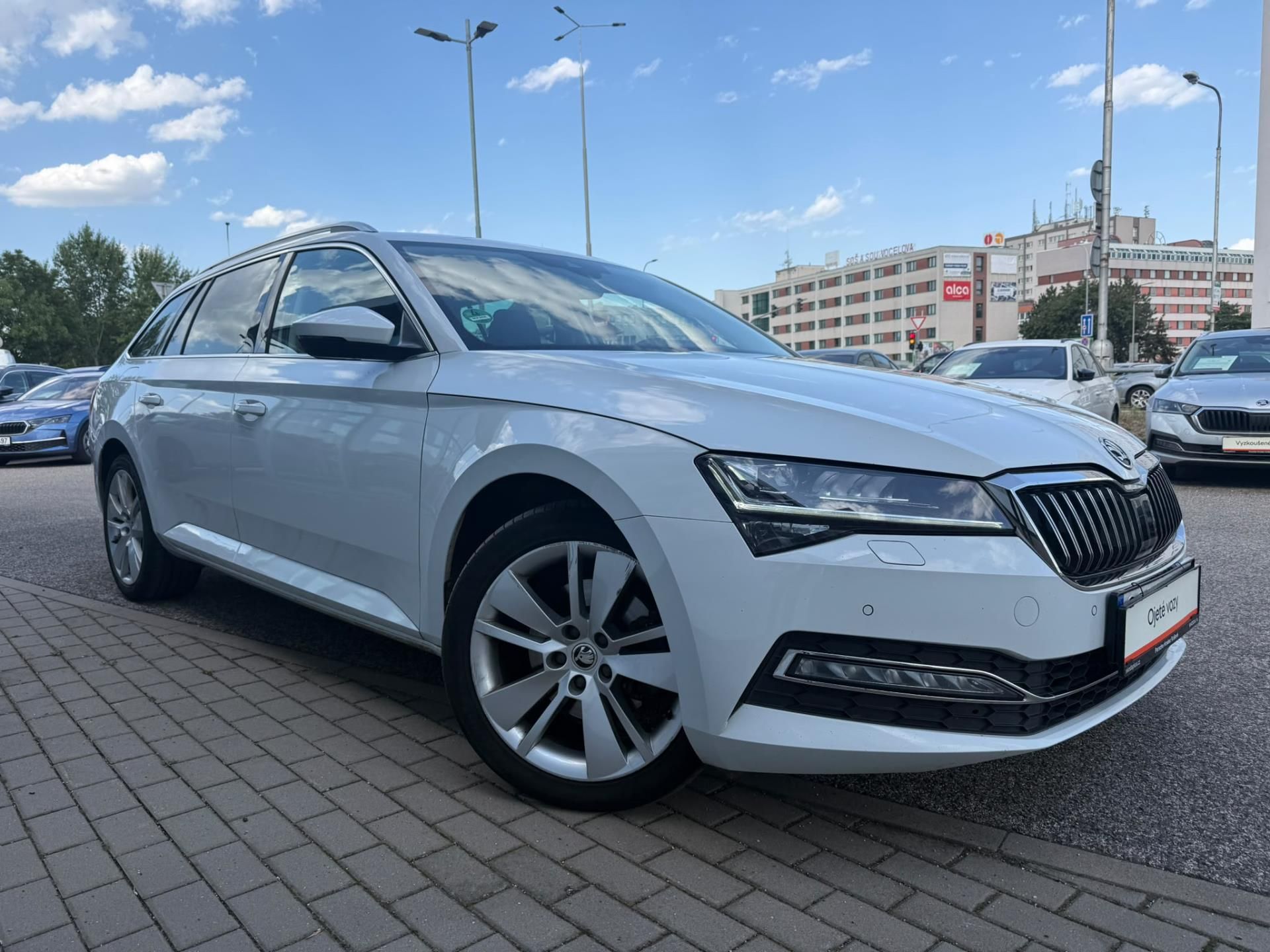 Škoda Superb, Style 2.0 TDI 147kw DSG 4x4 Co - fotka 6