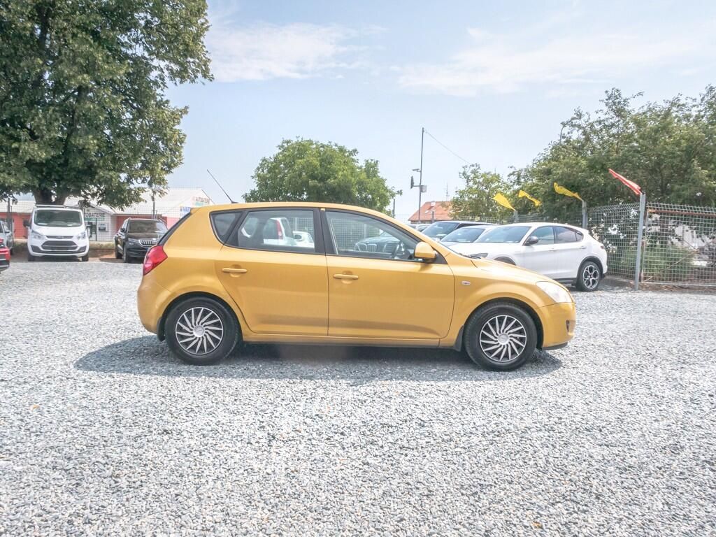 Kia Cee´d, ČR 12/07 1.4i 80KW - fotka 4