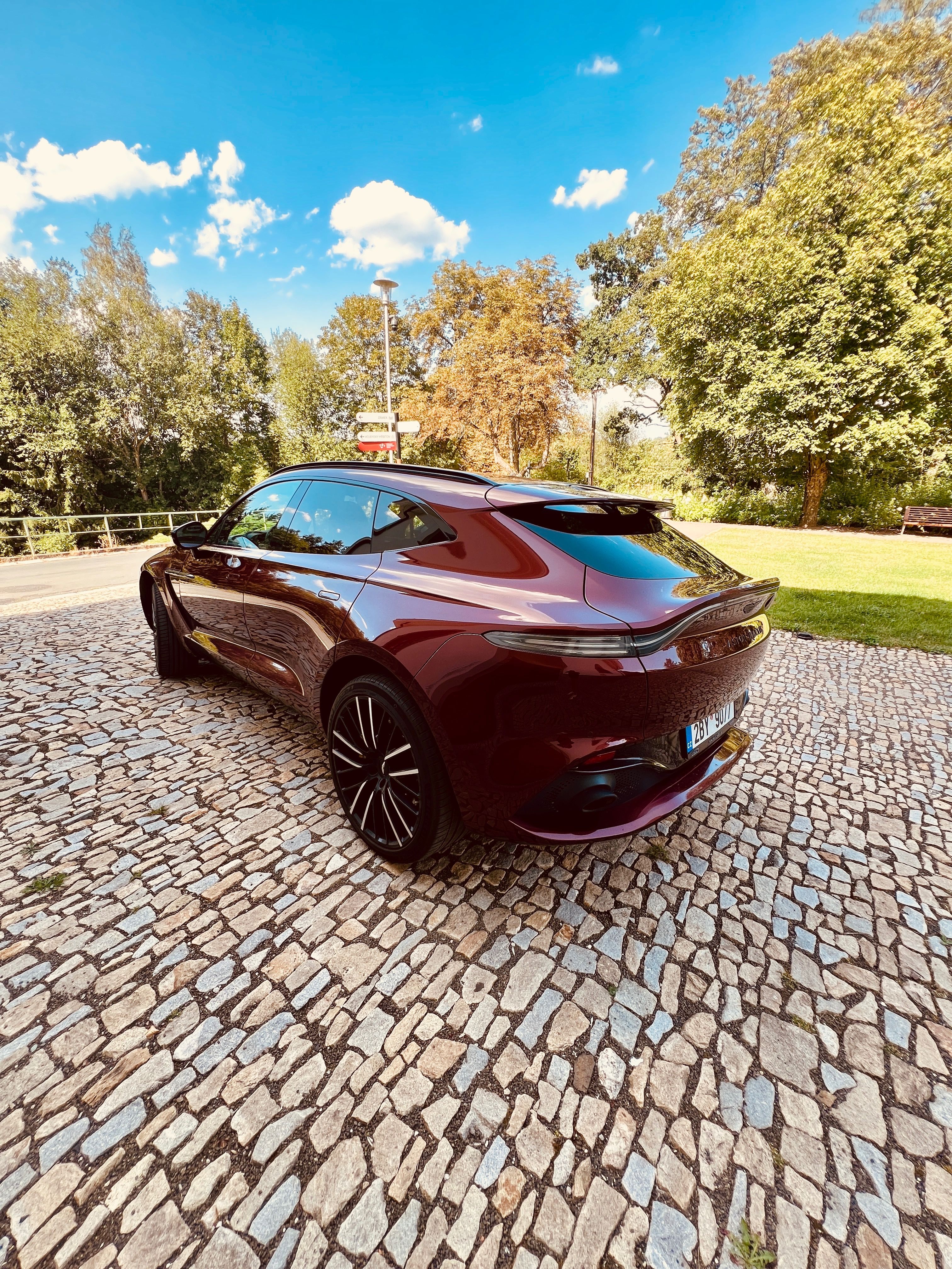 Aston Martin DBX, Aston Martin DBX 4.0 V8 AWD - fotka 5