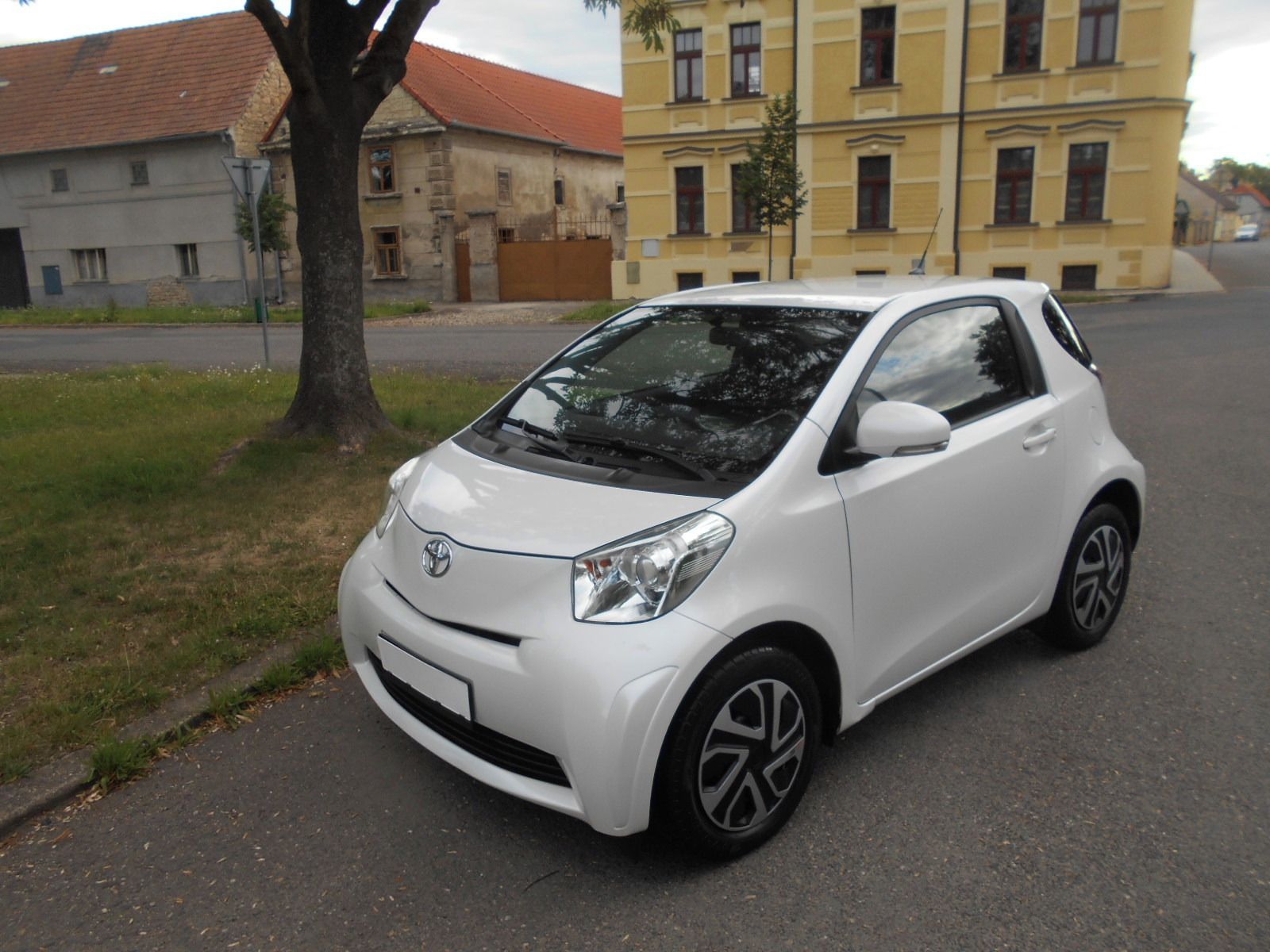 Toyota iQ, 1,0 Limited editon - 1maj  TOP - fotka 5