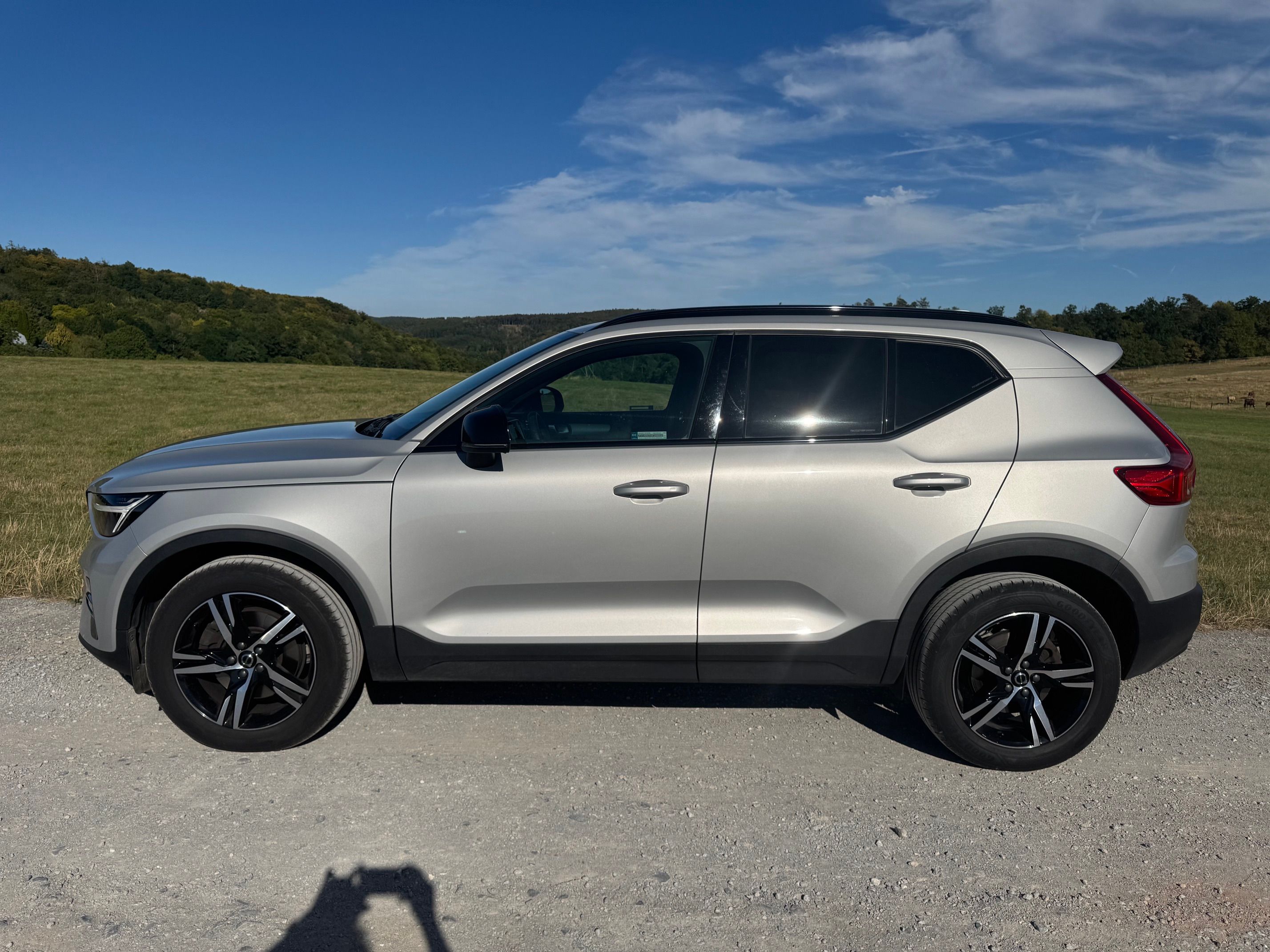 Volvo XC40, B3 PLUS DARK DCT 2.0 120kW ČR - fotka 5
