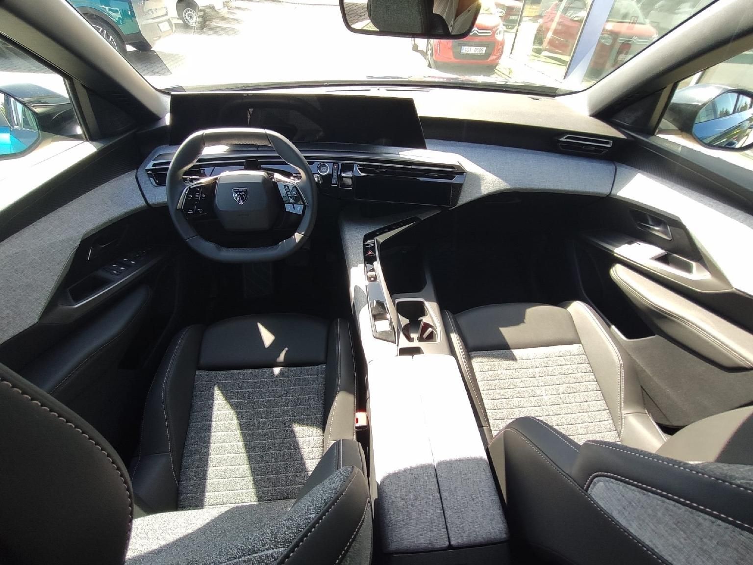 Peugeot 3008, Business 1.2 HYBRID 145k GRIP - fotka 2