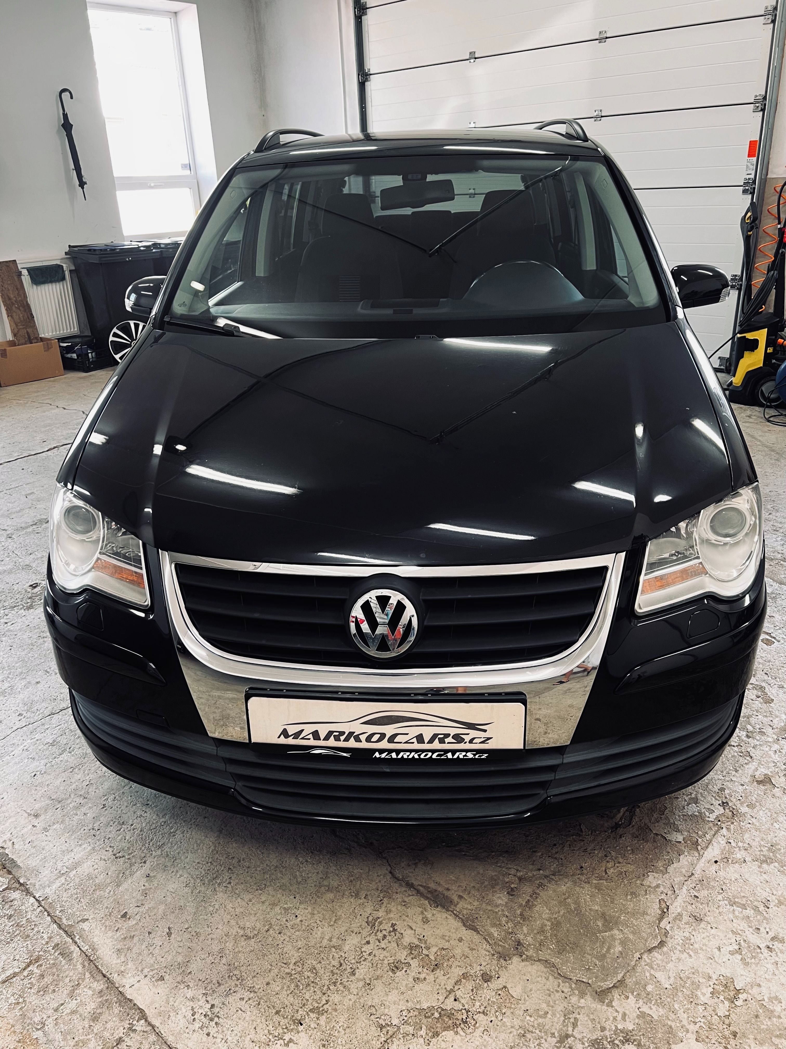 Volkswagen Touran, 1.6i 7 MÍST+ZIMNÍ KOLA+TAŽNÉ Z - fotka 2