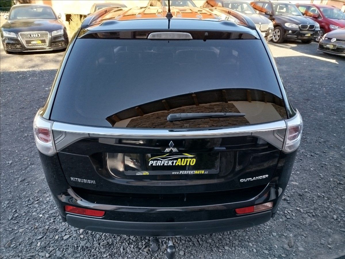 Mitsubishi Outlander, 2,3 D 110kW, AUTOMAT, 7-MÍST - fotka 5