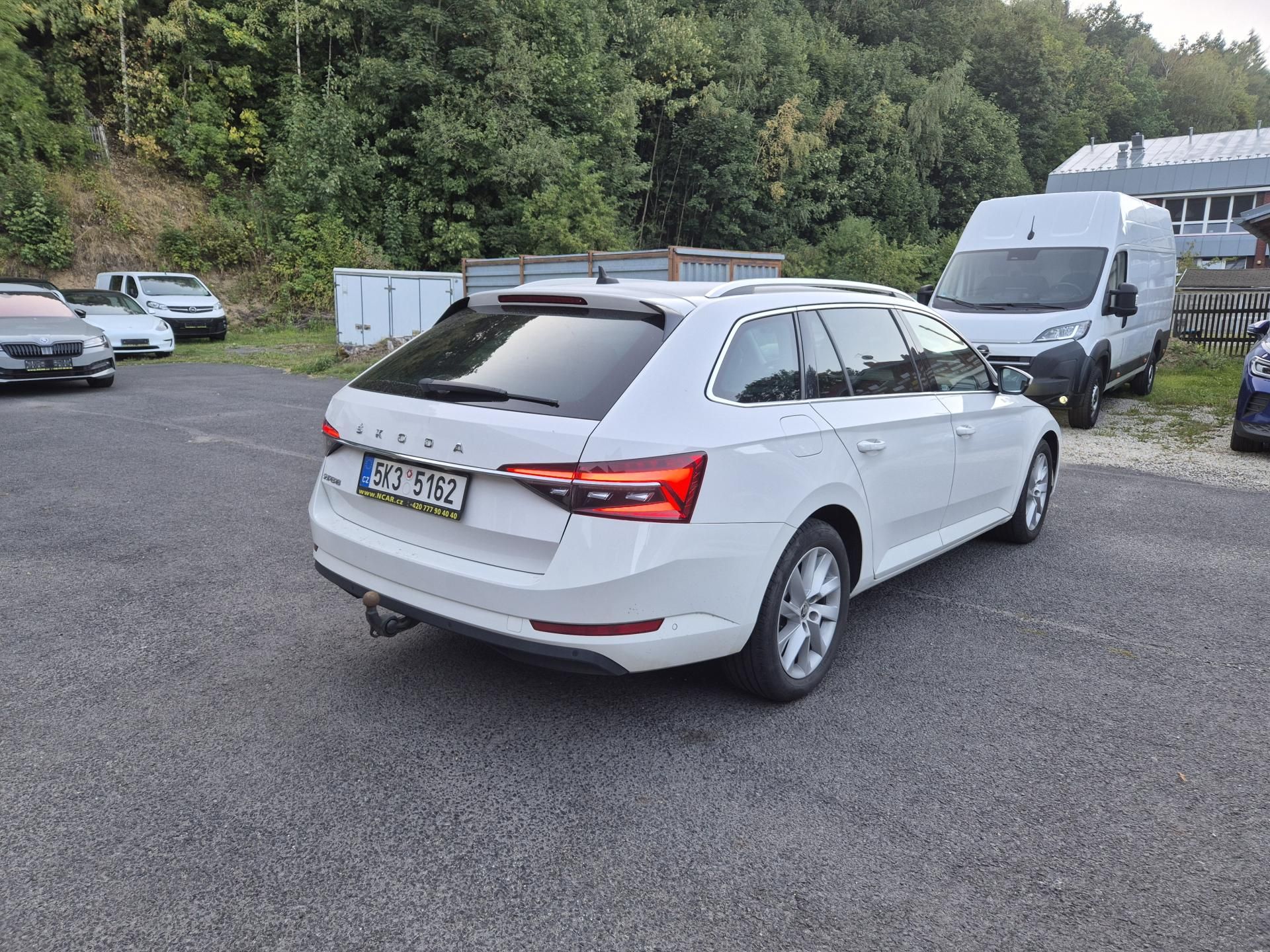 Škoda Superb, Combi 2,0TDi 110kw DSG 17ALU - fotka 2