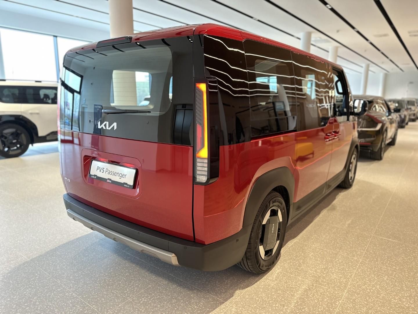 Kia PV5, EV 120kW ELITE 120 KW + 71,2 K - fotka 3