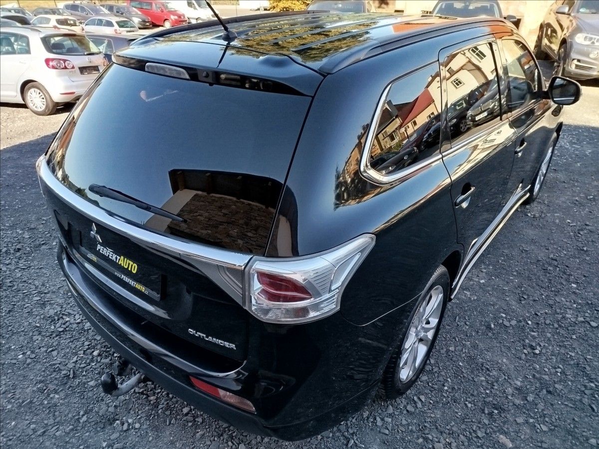 Mitsubishi Outlander, 2,3 D 110kW, AUTOMAT, 7-MÍST - fotka 6