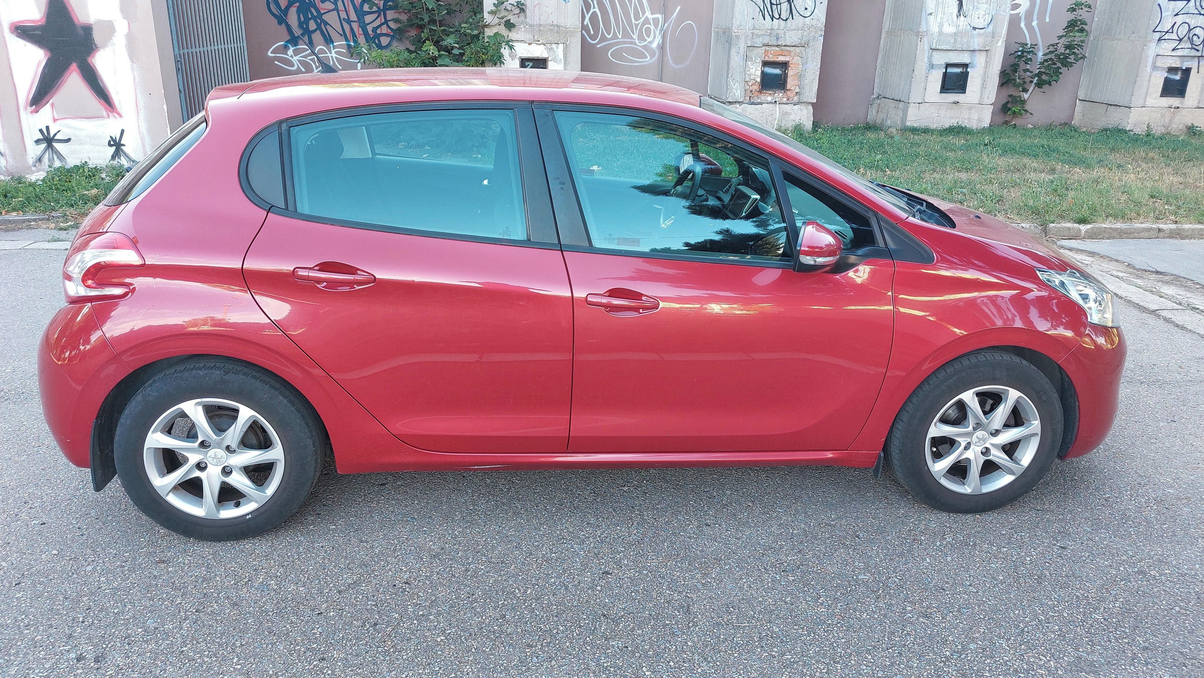 Peugeot 208, 1,2 PureTech, klima, tempomat - fotka 2