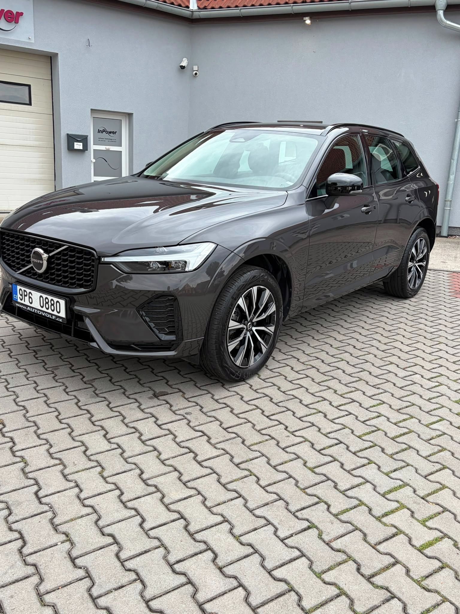 Volvo XC60, B5 Plus Dark AWD 184 kW 2024 - fotka 3