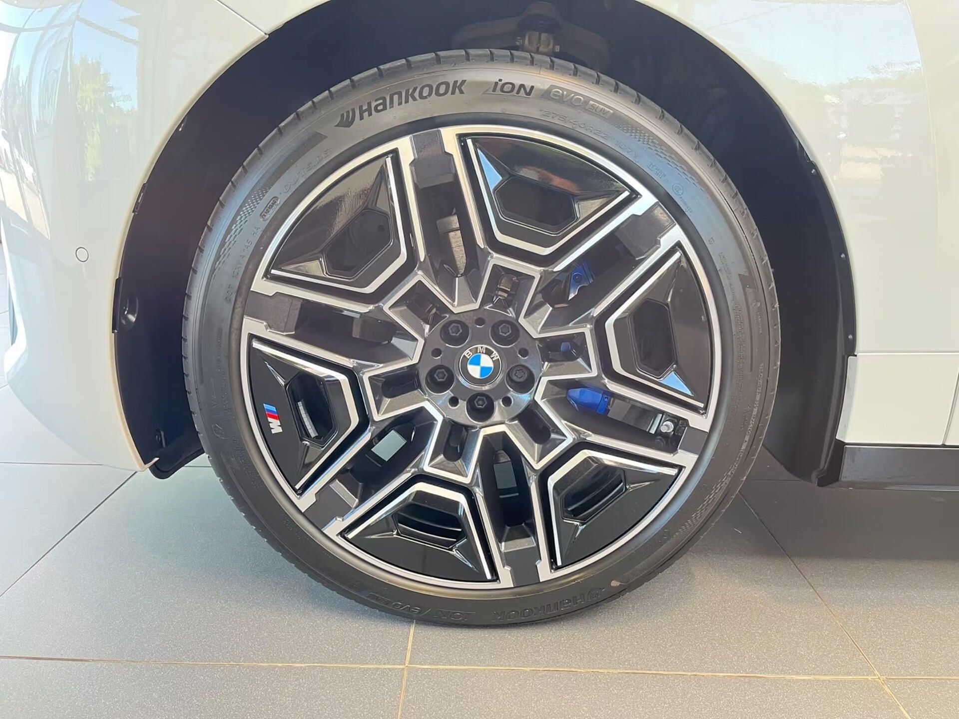 BMW iX, xDrive45 M-Sport Komfort HuD - fotka 6