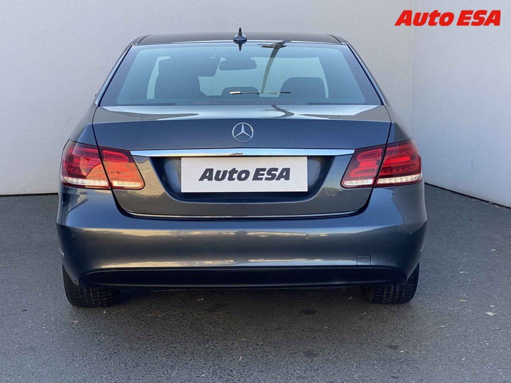 Mercedes-Benz Třídy E, 2.0i,AT - fotka 5