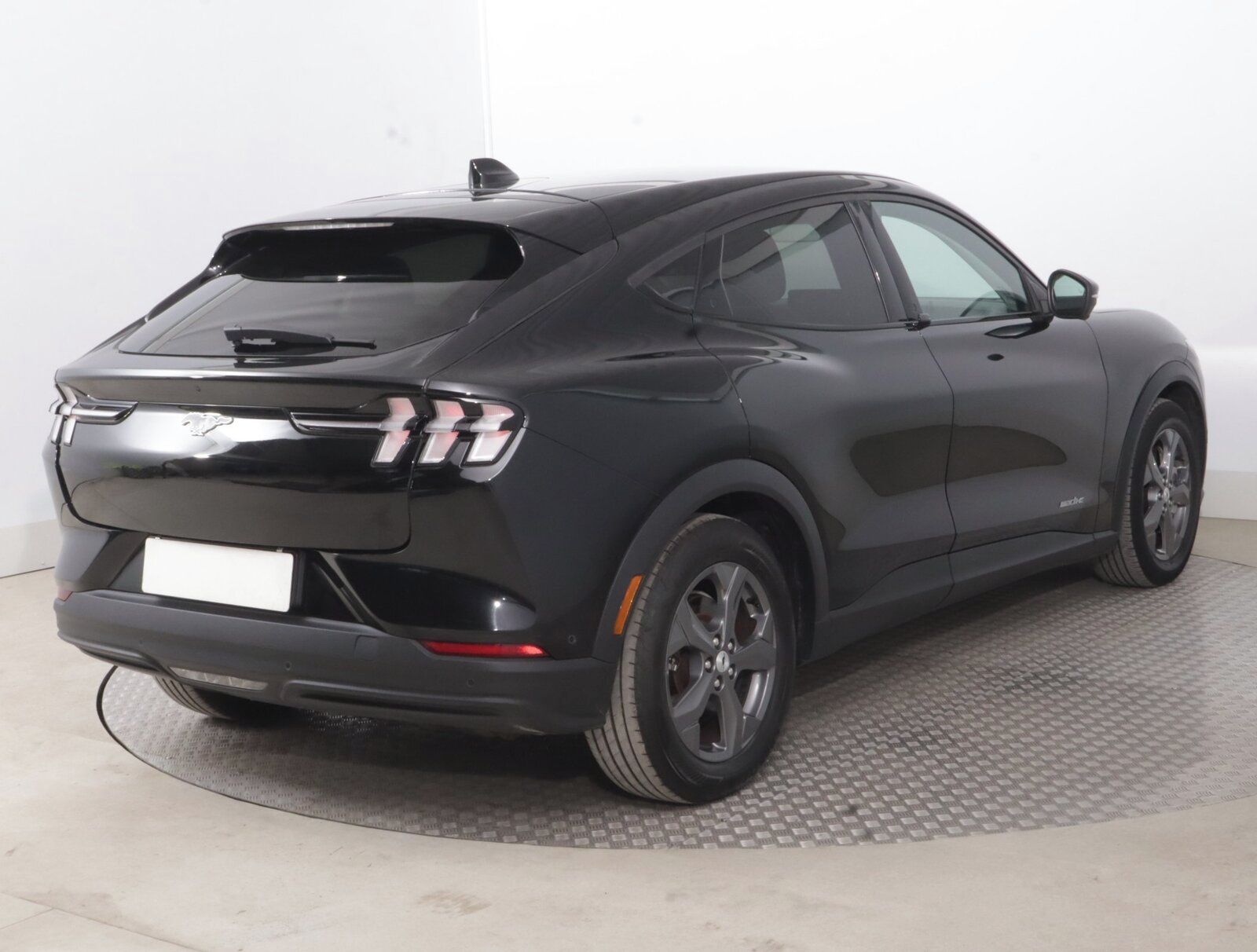 Ford Mustang Mach-E, Standard Range RWD, Automat - fotka 5