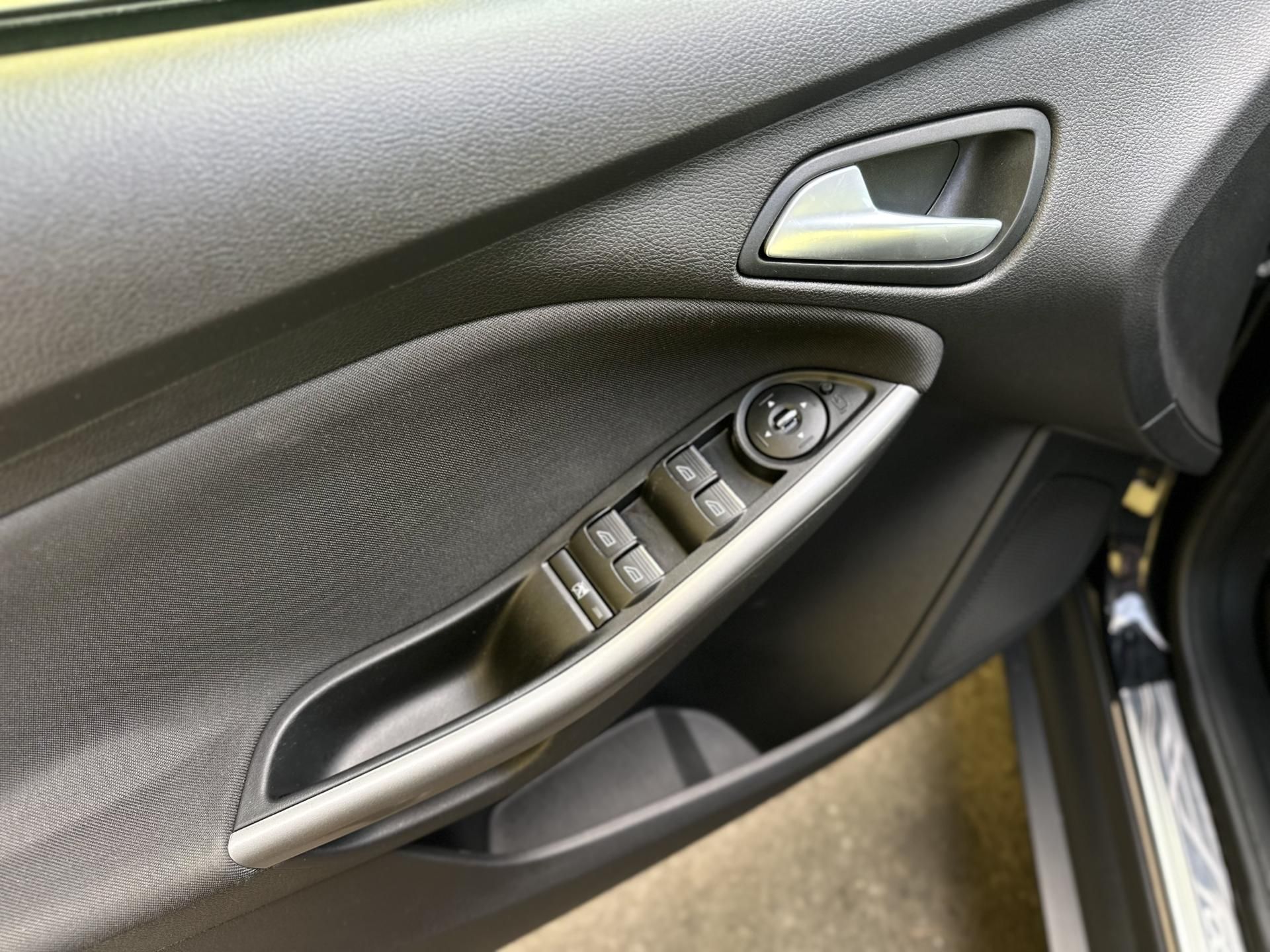 Ford Focus, KOMBI 1.0/92kW * 2.Maj. - fotka 5