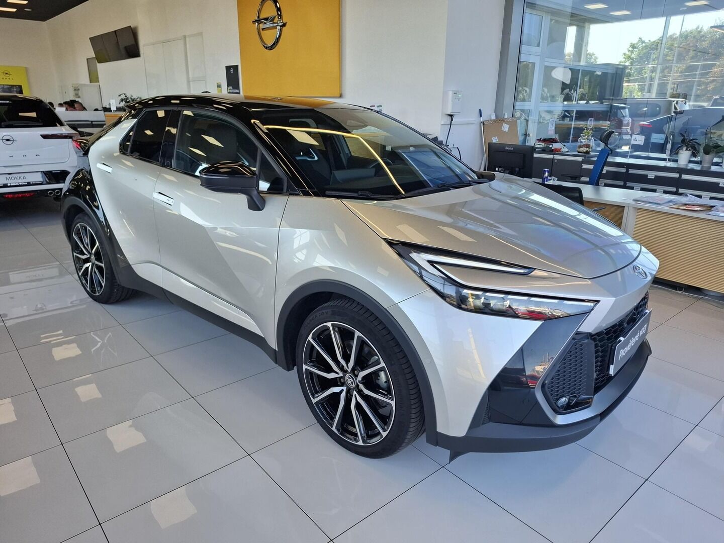 Toyota C-HR, 2.0HEV 112KW GR Sport AWD 2024 - fotka 2
