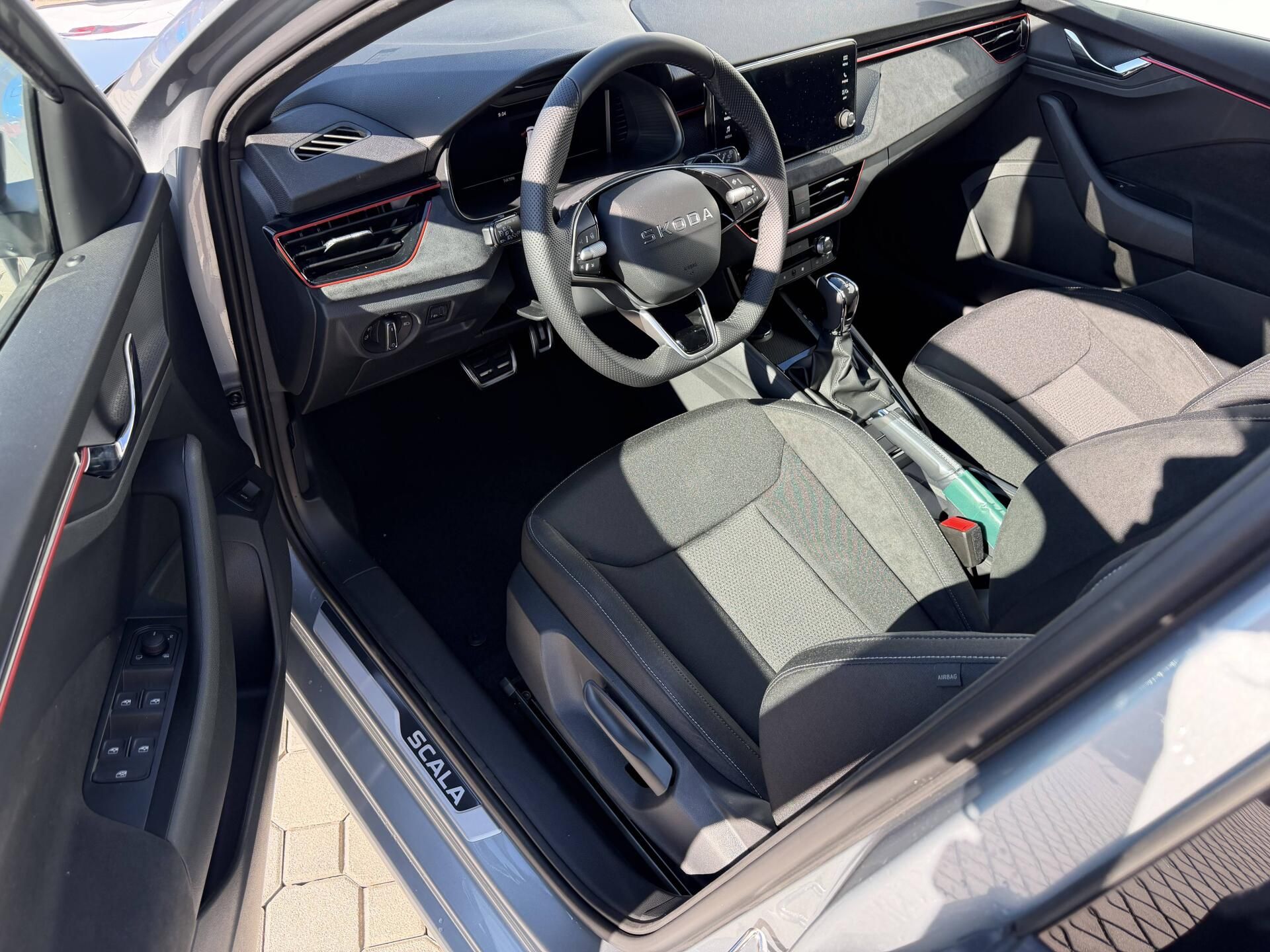 Škoda Scala, Dynamic 7DSG 1,0TSI - fotka 3