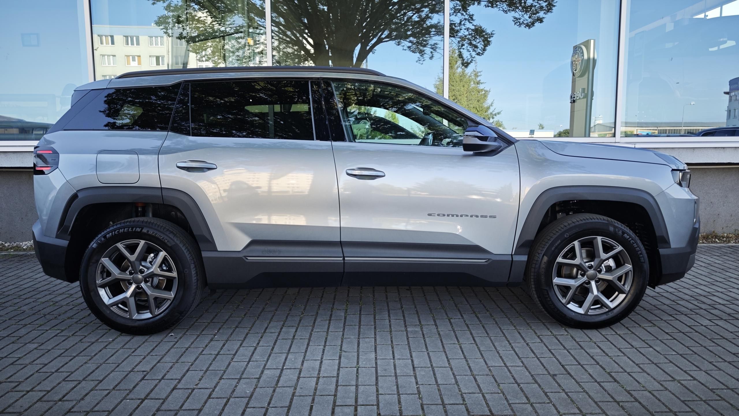 Jeep Compass, First Edition  hybrid 145PS AT - fotka 5