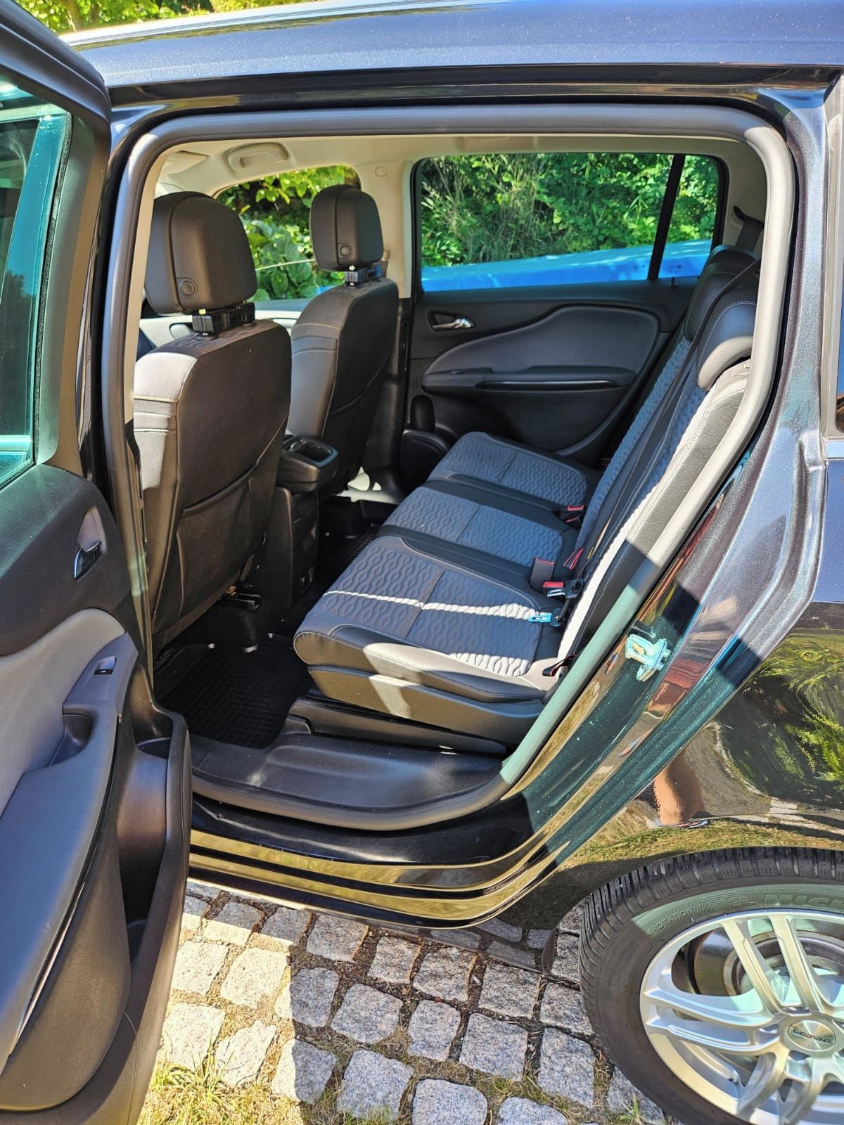 Opel Zafira, Tourer, 2.0 CDT, 121kW - fotka 5